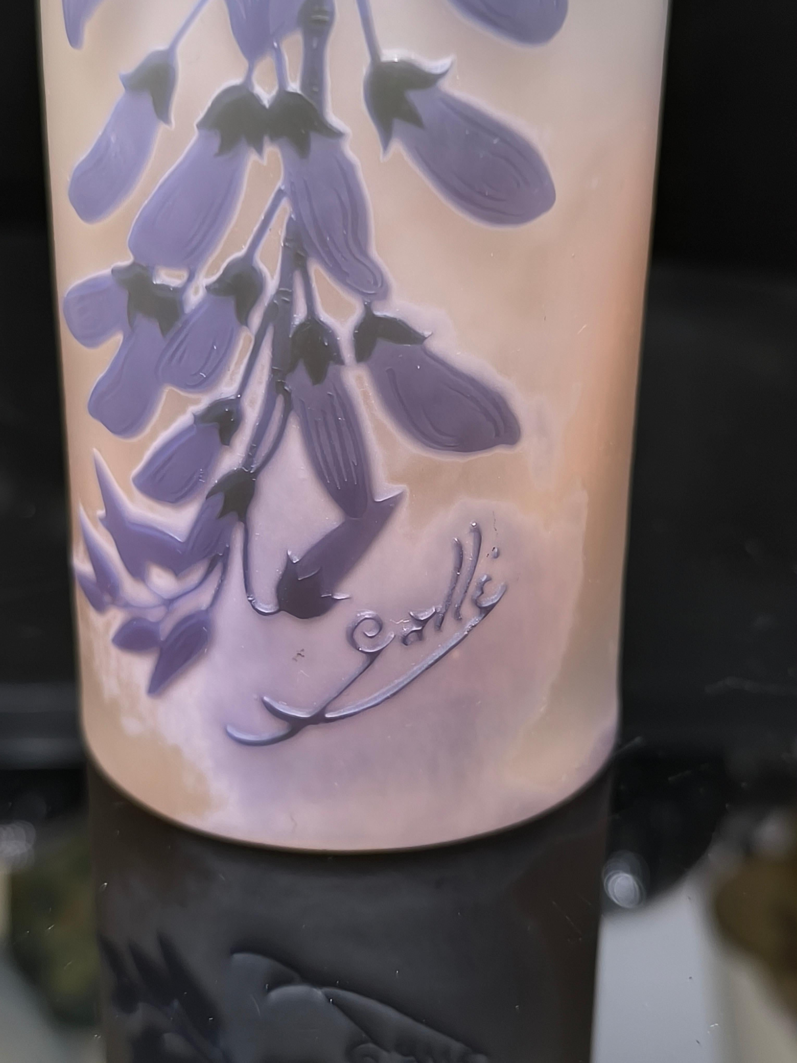 Vaso Trilobo Autentico Emile Galle con decorazione Wysteria in vendita 3