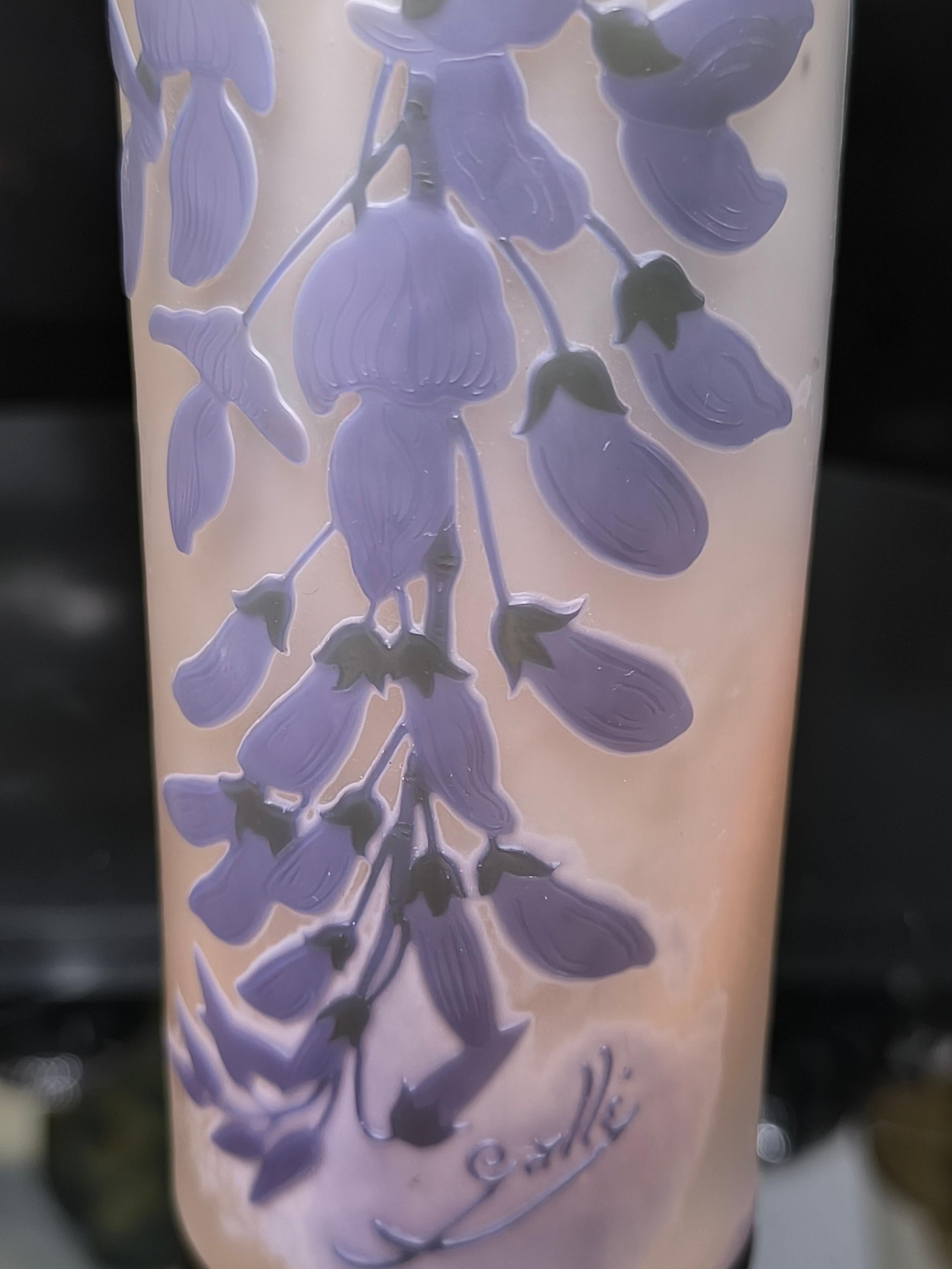 Vaso Trilobo Autentico Emile Galle con decorazione Wysteria in vendita 4