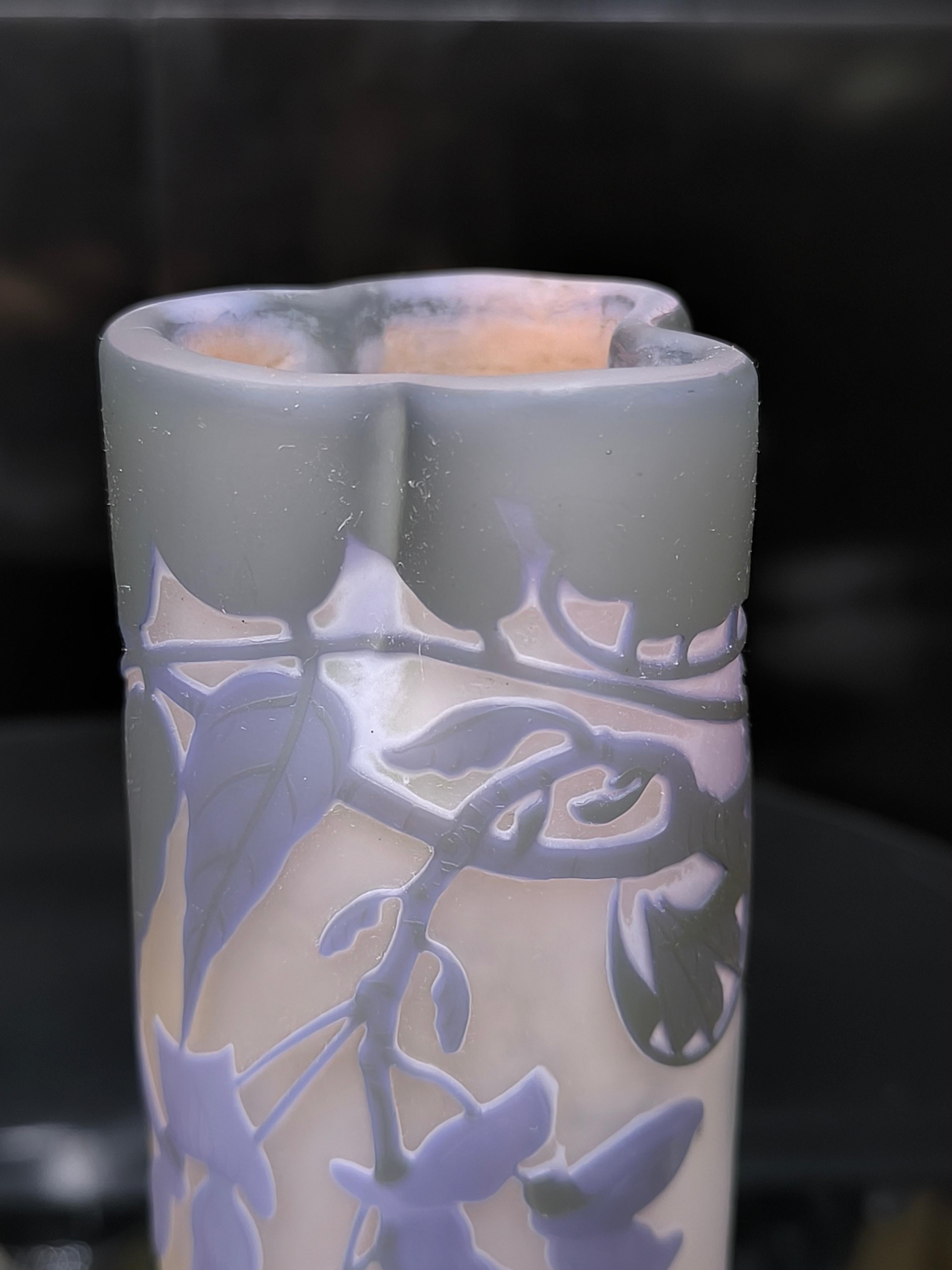 Vaso Trilobo Autentico Emile Galle con decorazione Wysteria in vendita 5