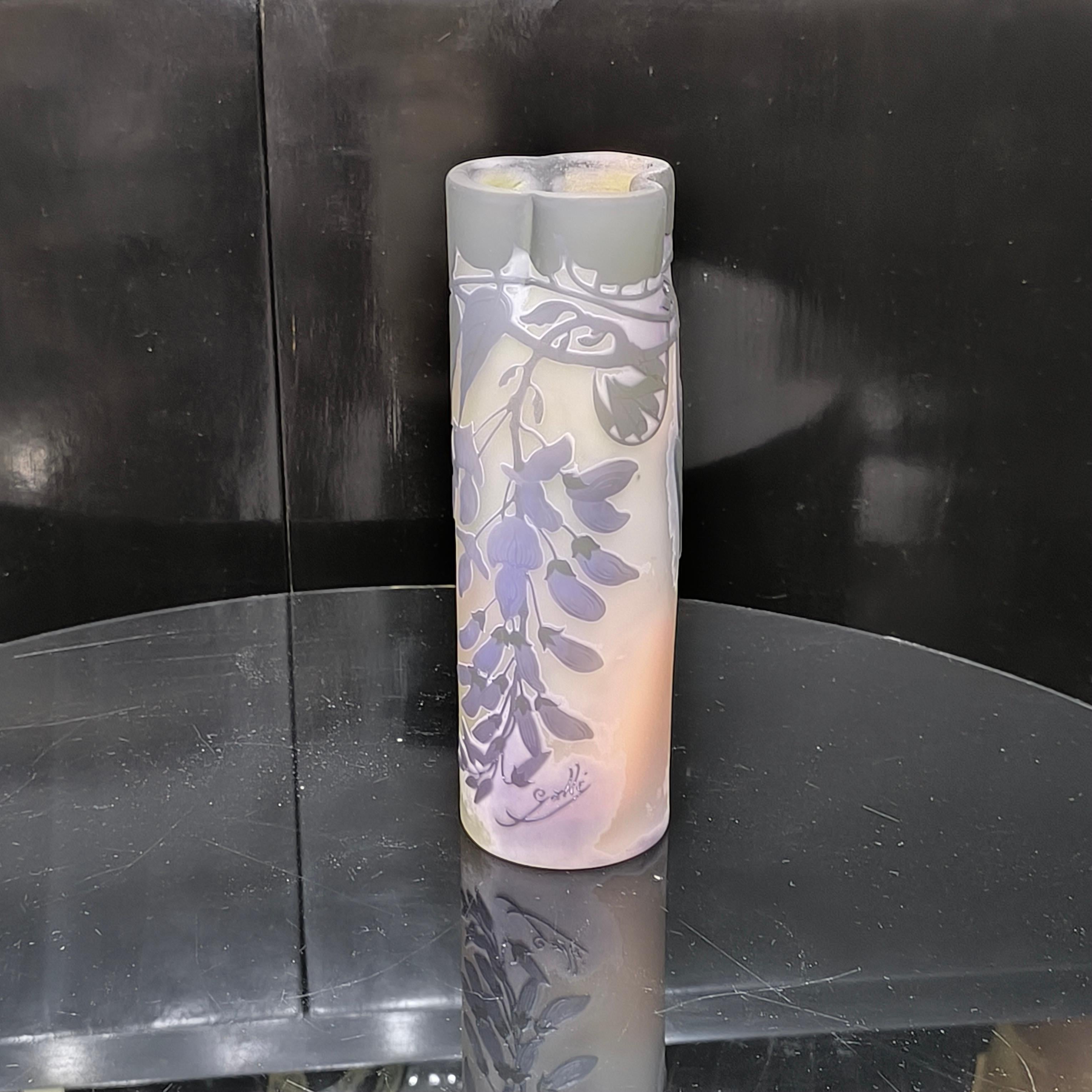 Art Nouveau Vaso Trilobo Autentico Emile Galle con decorazione Wysteria in vendita