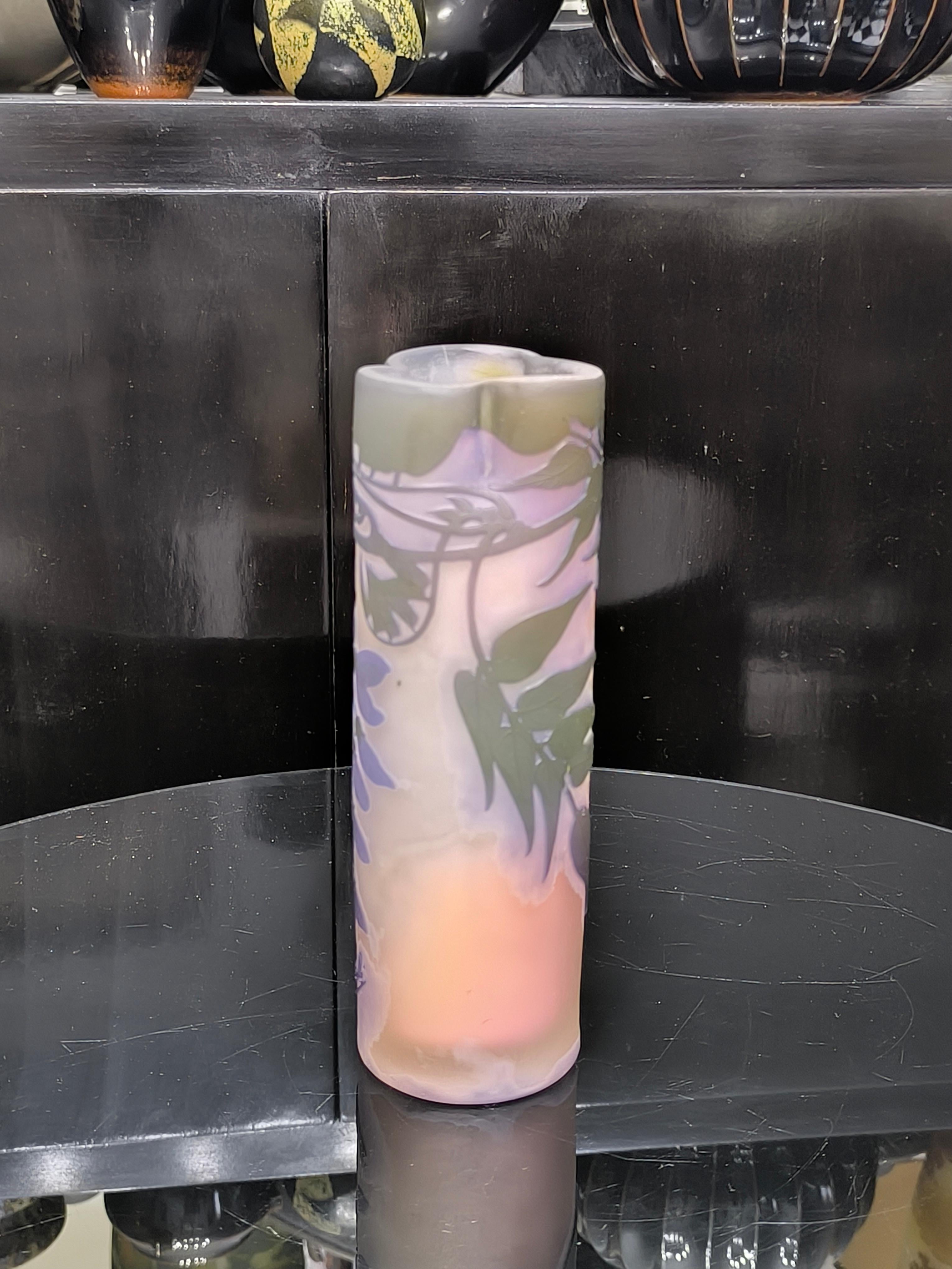 Vetro Vaso Trilobo Autentico Emile Galle con decorazione Wysteria in vendita