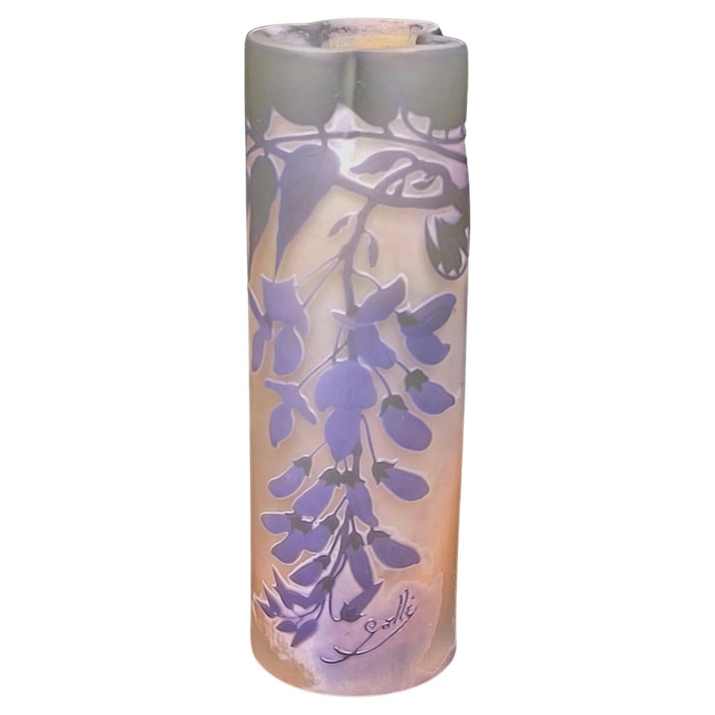 Vaso Trilobo Autentico Emile Galle con decorazione Wysteria in vendita