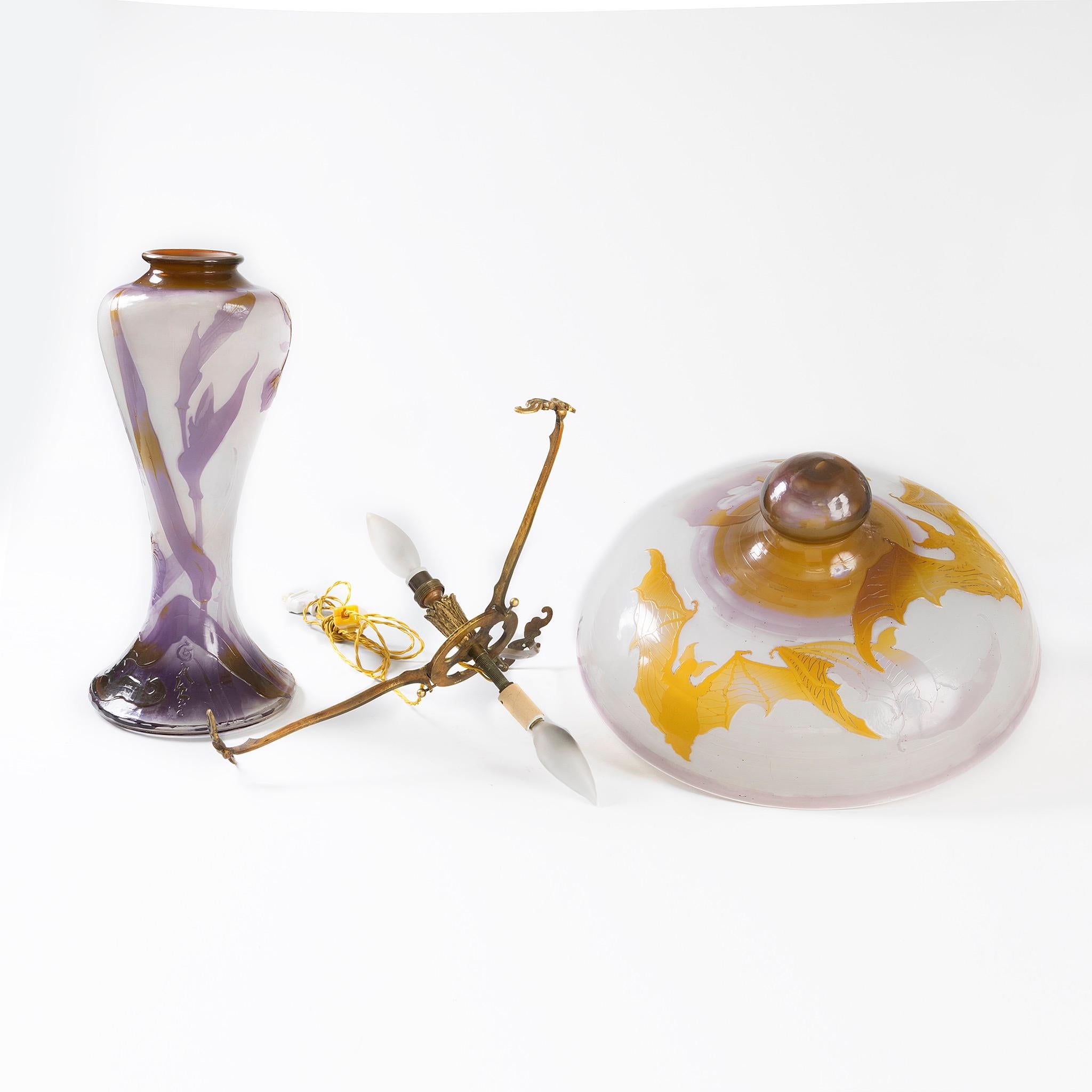 Émile Gallé “Bats and Iris” Table Lamp In Excellent Condition For Sale In New York, NY