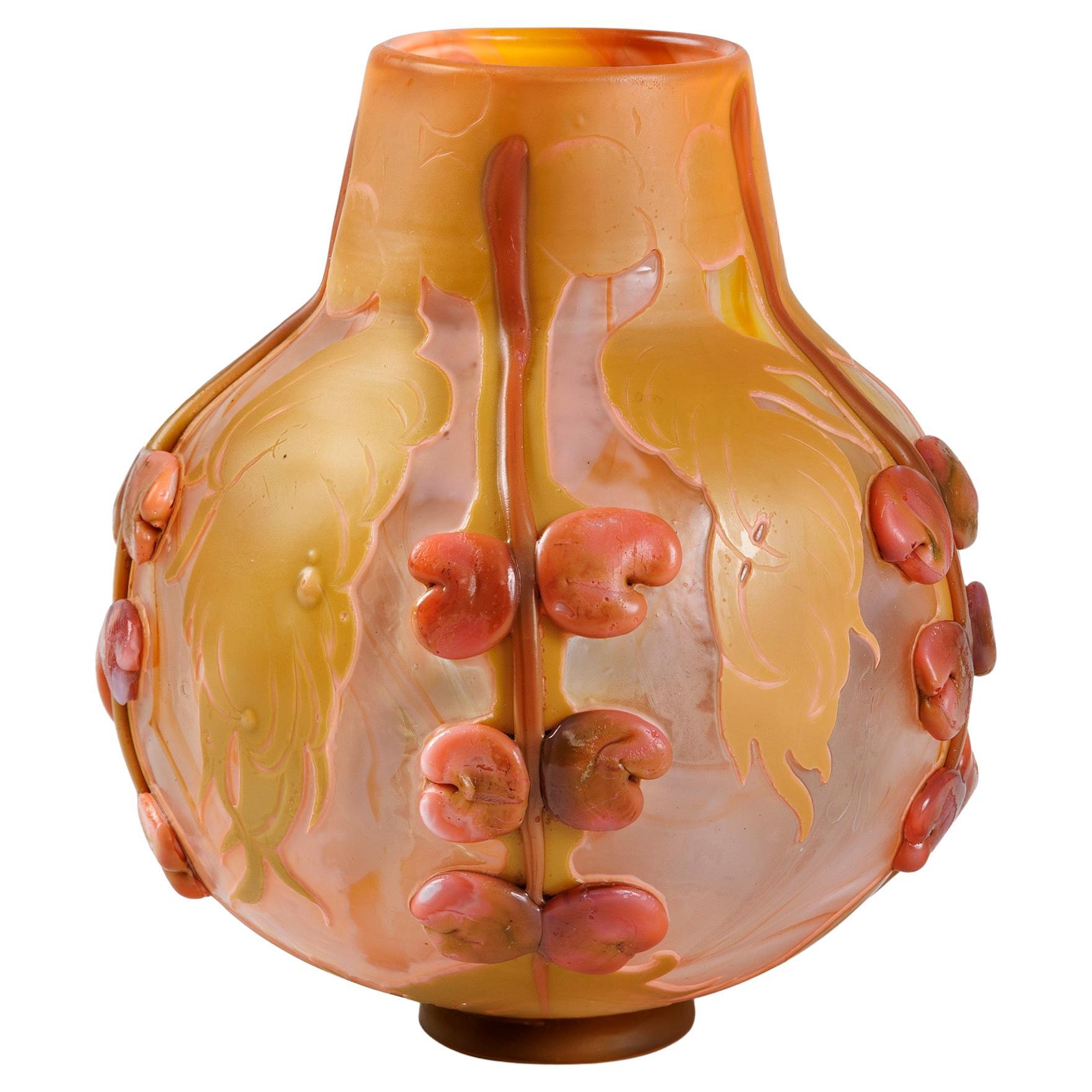 Vaso "Bleeding Hearts" di Émile Gallé in vendita