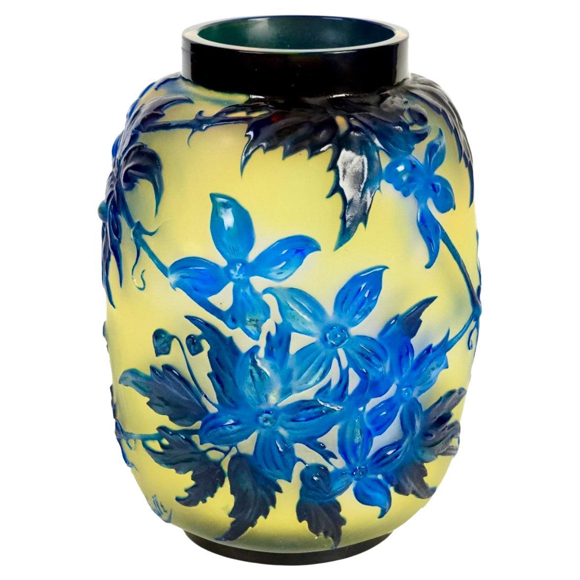 Vaso di Clematis soffiato Emile Galle in vendita