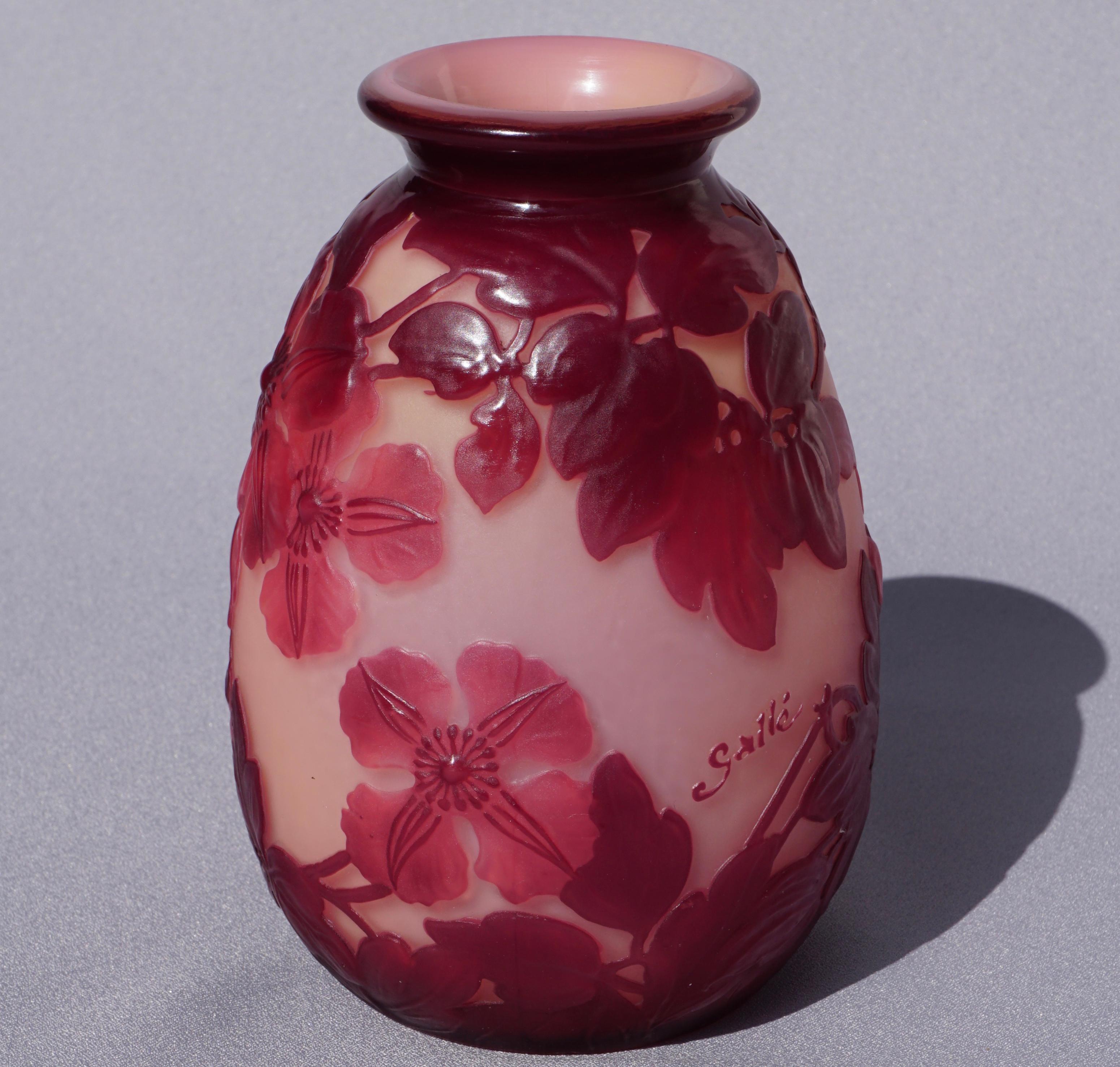 Emile Galle Blownout Red and Pink Clematis Flower Vase In Excellent Condition In Dallas, TX