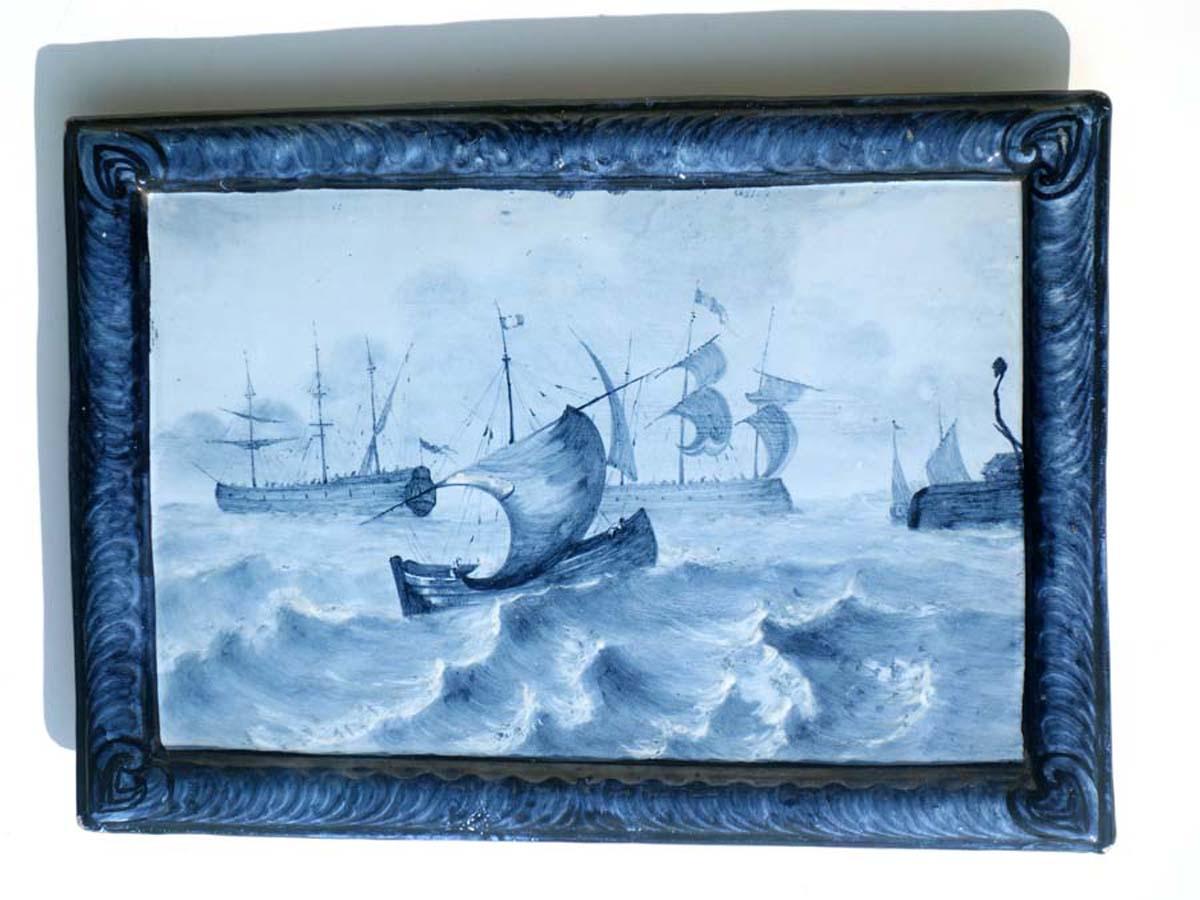 Rare paire de carreaux de faïence bleue
Paysage marin peint
France, 1880-1890

