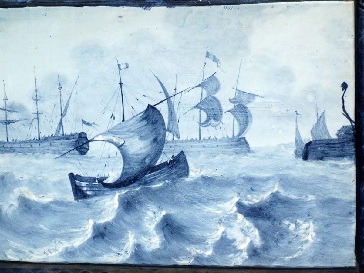 Belle Époque Émile Gall carreaux en céramique de faïence bleue représentant des paysages marins, 1880-1890, lot de 2 en vente