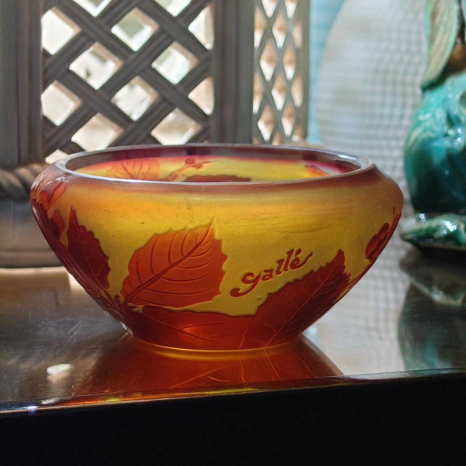 Etched Emile Gallé Cameo Glass Bowl - Branches de cognassier en fleurs