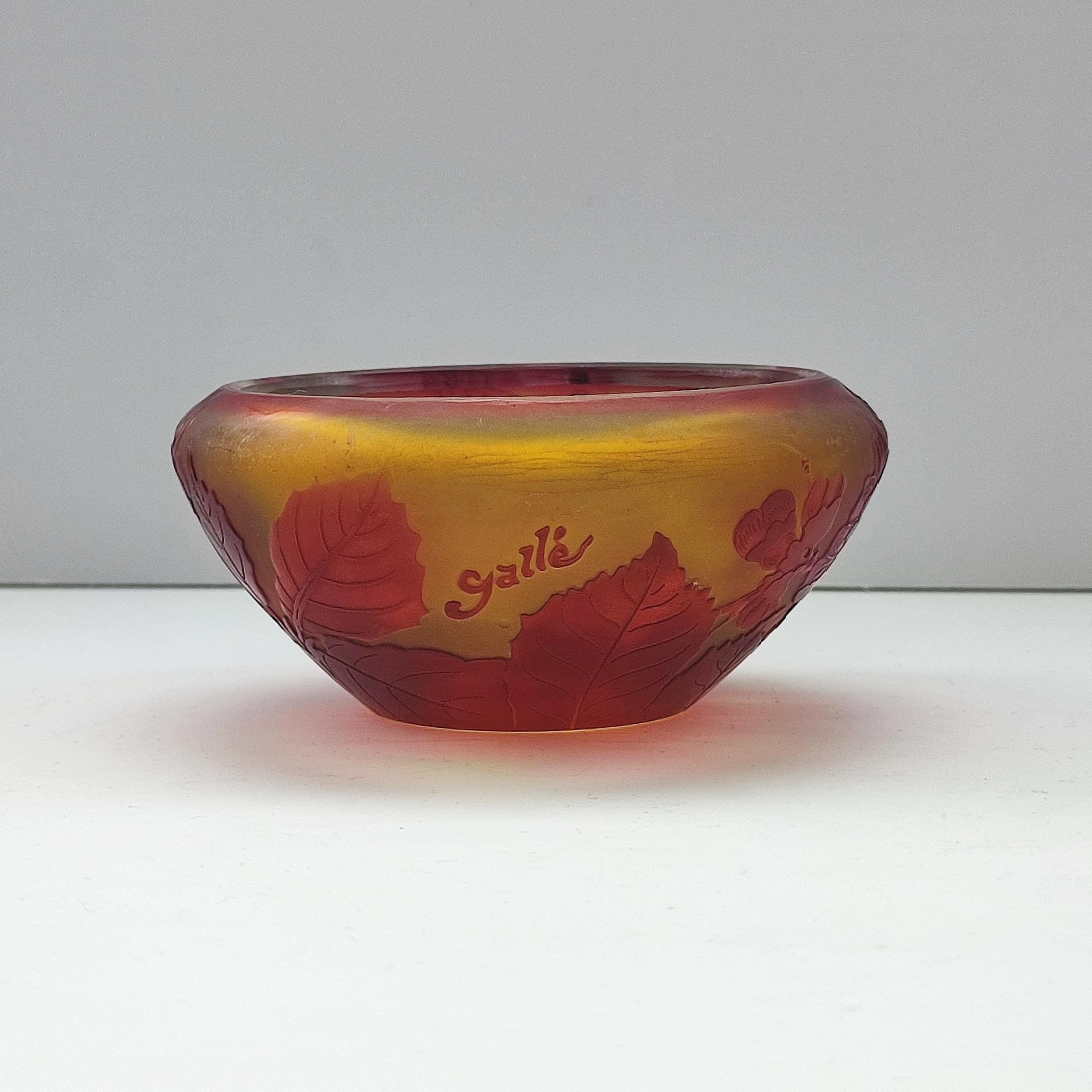 Emile Gallé Cameo Glass Bowl - Branches de cognassier en fleurs 1