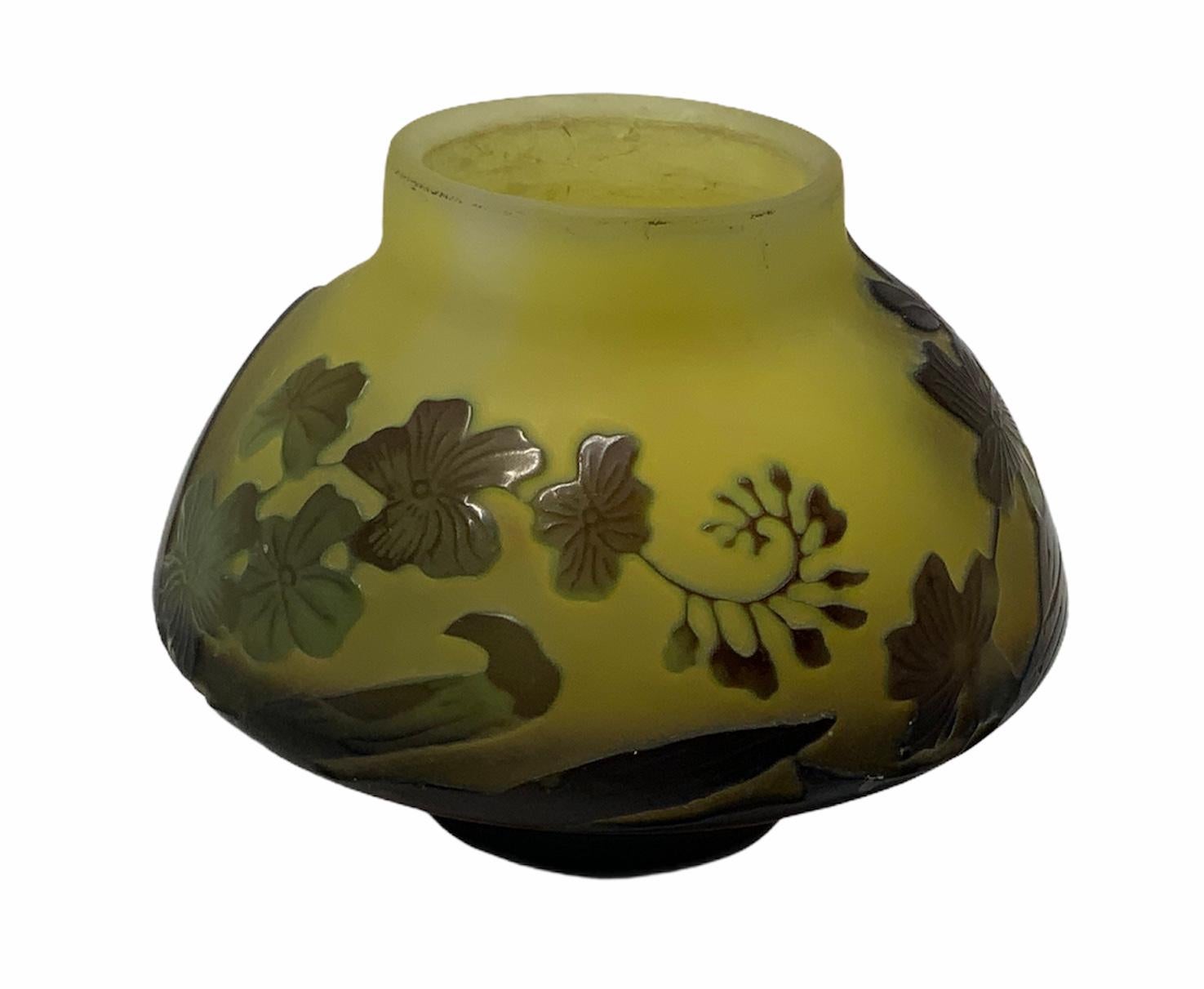 Emile Galle Cameo Glass Vase In Good Condition In Guaynabo, PR