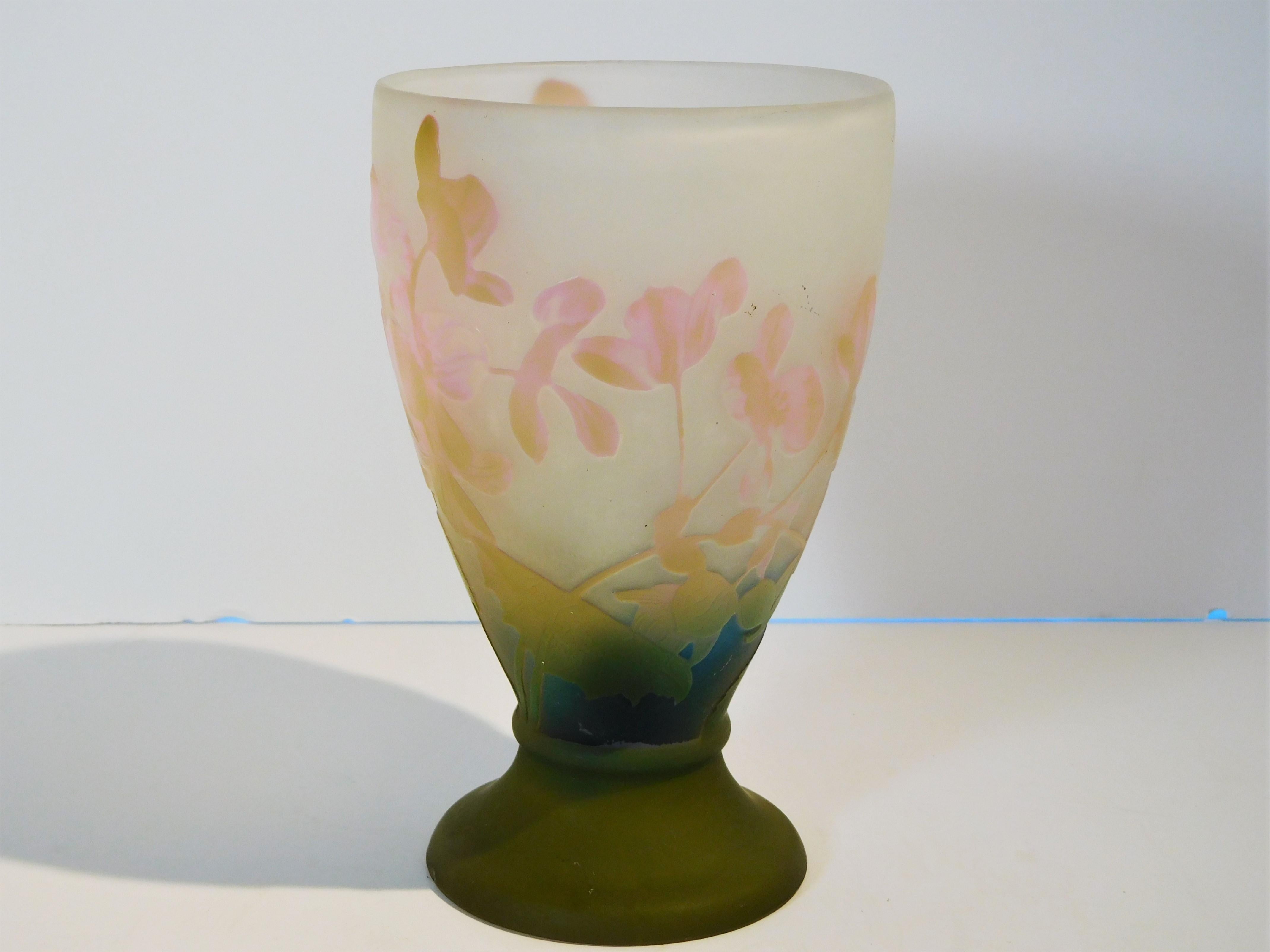 Emile Galle Cameo Glass Vase in Olive Green, Pink, Blue and Frost, circa 1897 For Sale 3