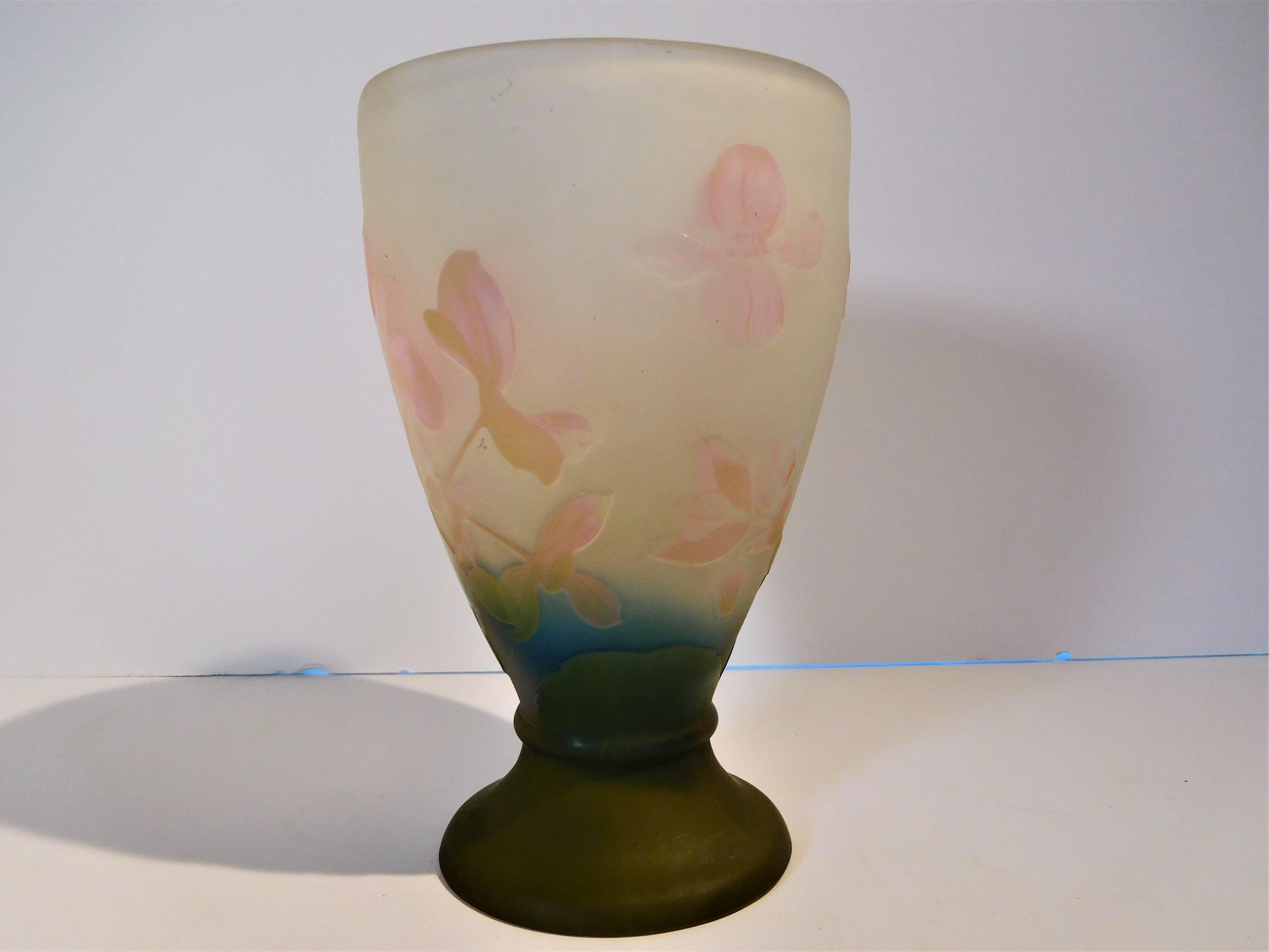 Emile Galle Cameo Glass Vase in Olive Green, Pink, Blue and Frost, circa 1897 For Sale 1