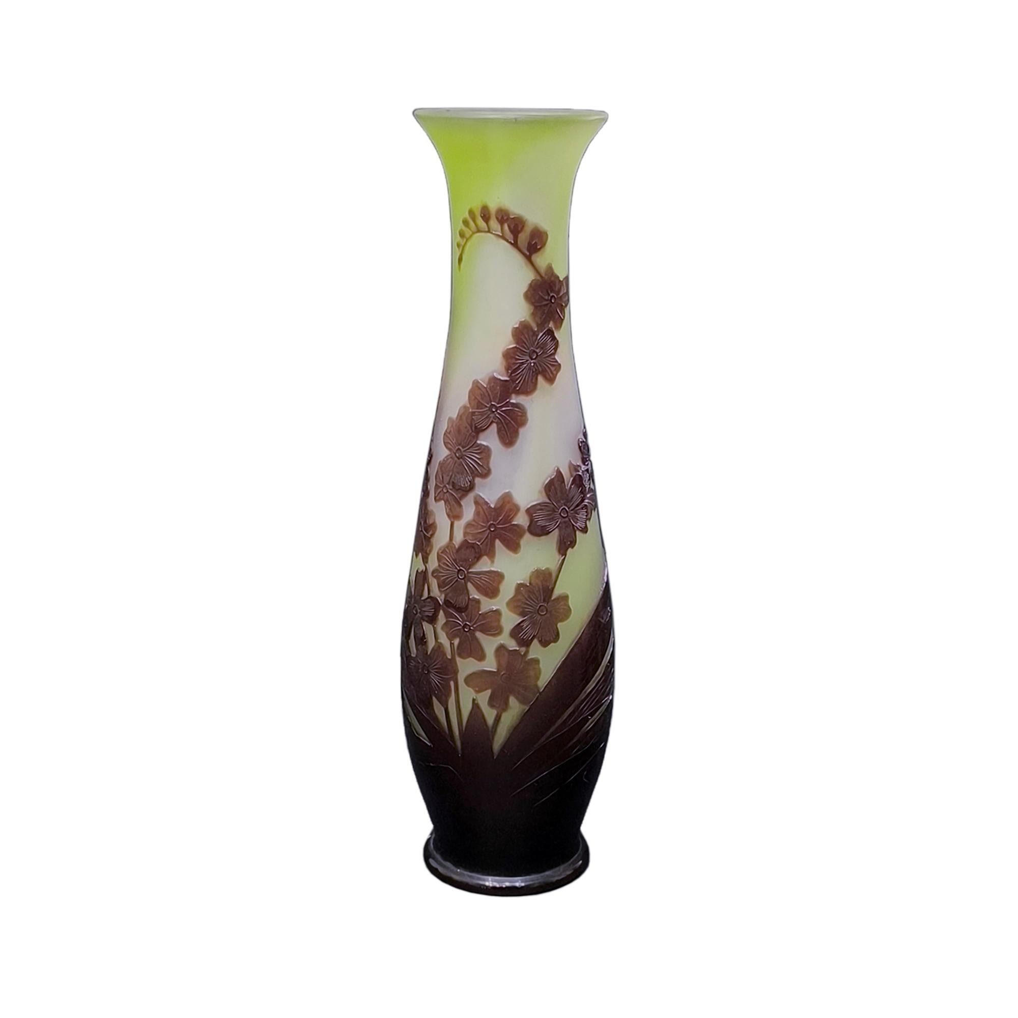 Emile Gallé Kamee-Glasvase mit Orchideen-Oncidium-Motiv Nancy Frankreich 1894-1904 (Art nouveau) im Angebot