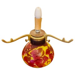 Emile Galle Kamee-Glas Windowpane-Vase mit Blumenmuster im Jugendstil und Lampengefäß, Kamee