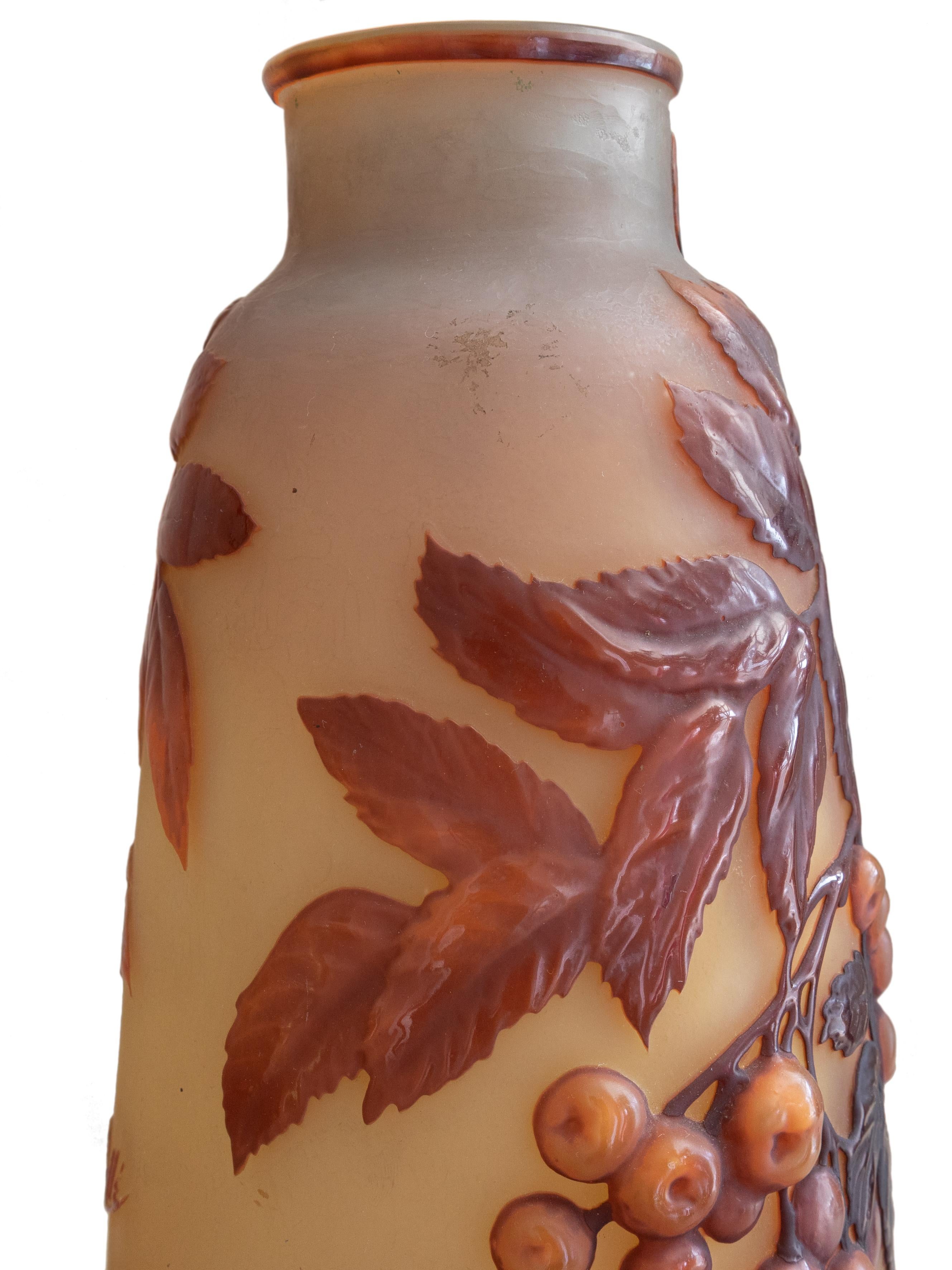 Emile Gallé Cherries Souffle Cameo Glass Vase, 1915  For Sale 3