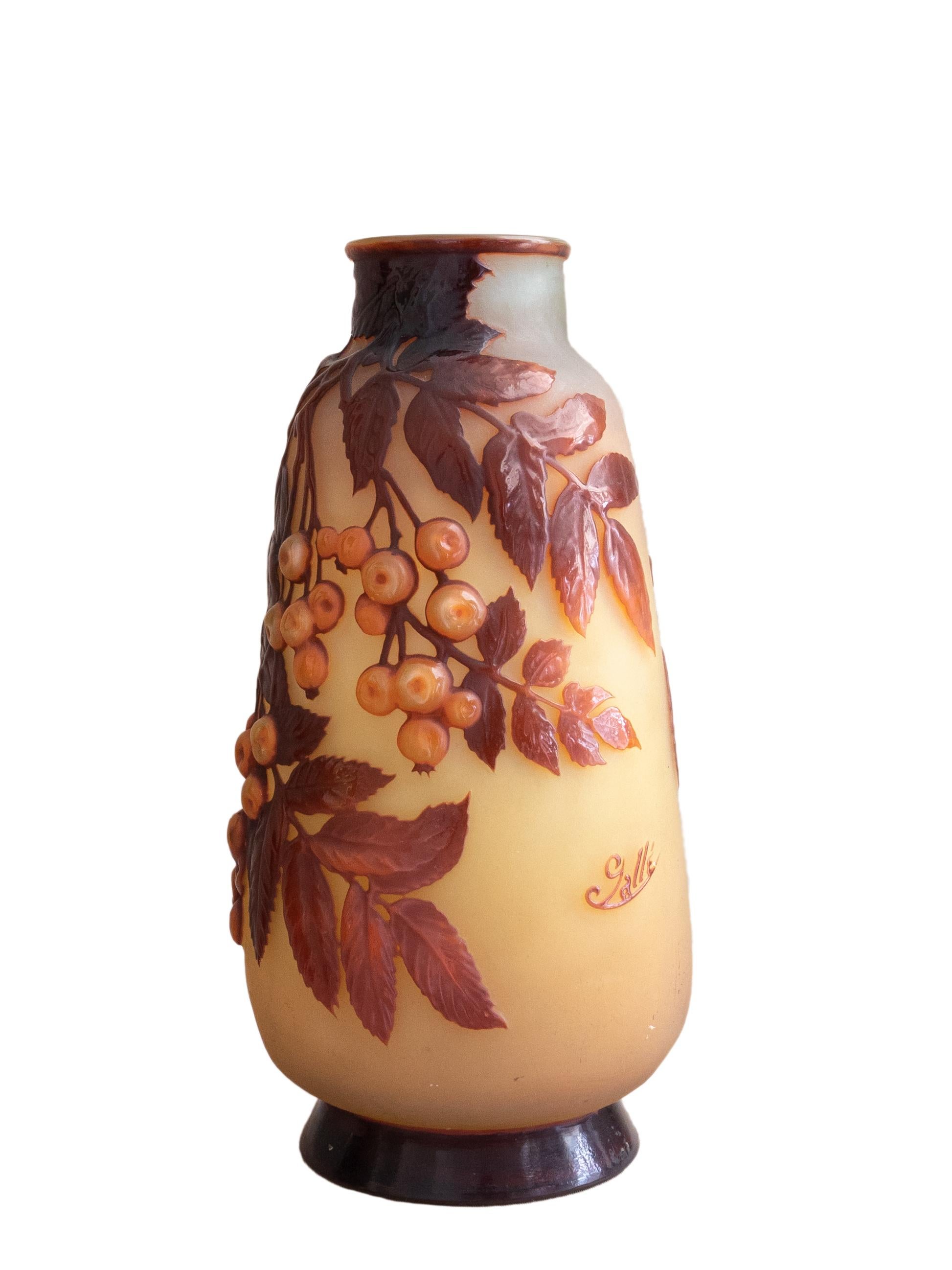 Emile Gallé Cherries Souffle Cameo Glass Vase, 1915  For Sale 1