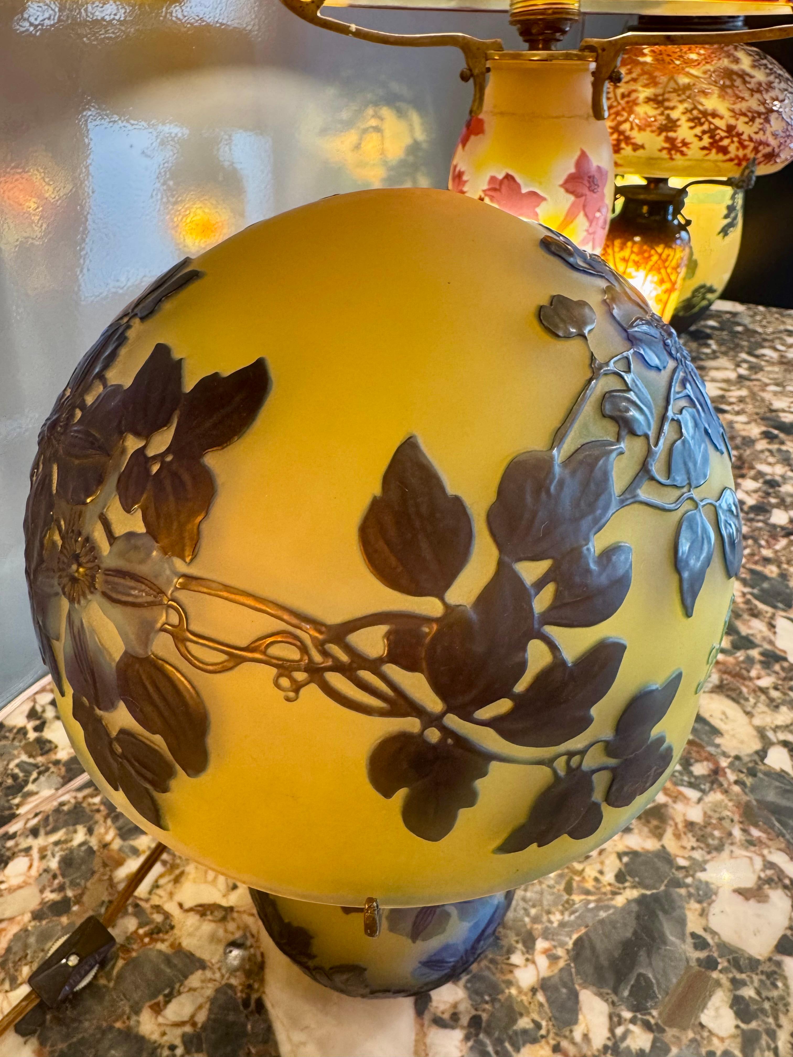 Émile Gallé Clematis Table Lamp, 1900 im Angebot 3