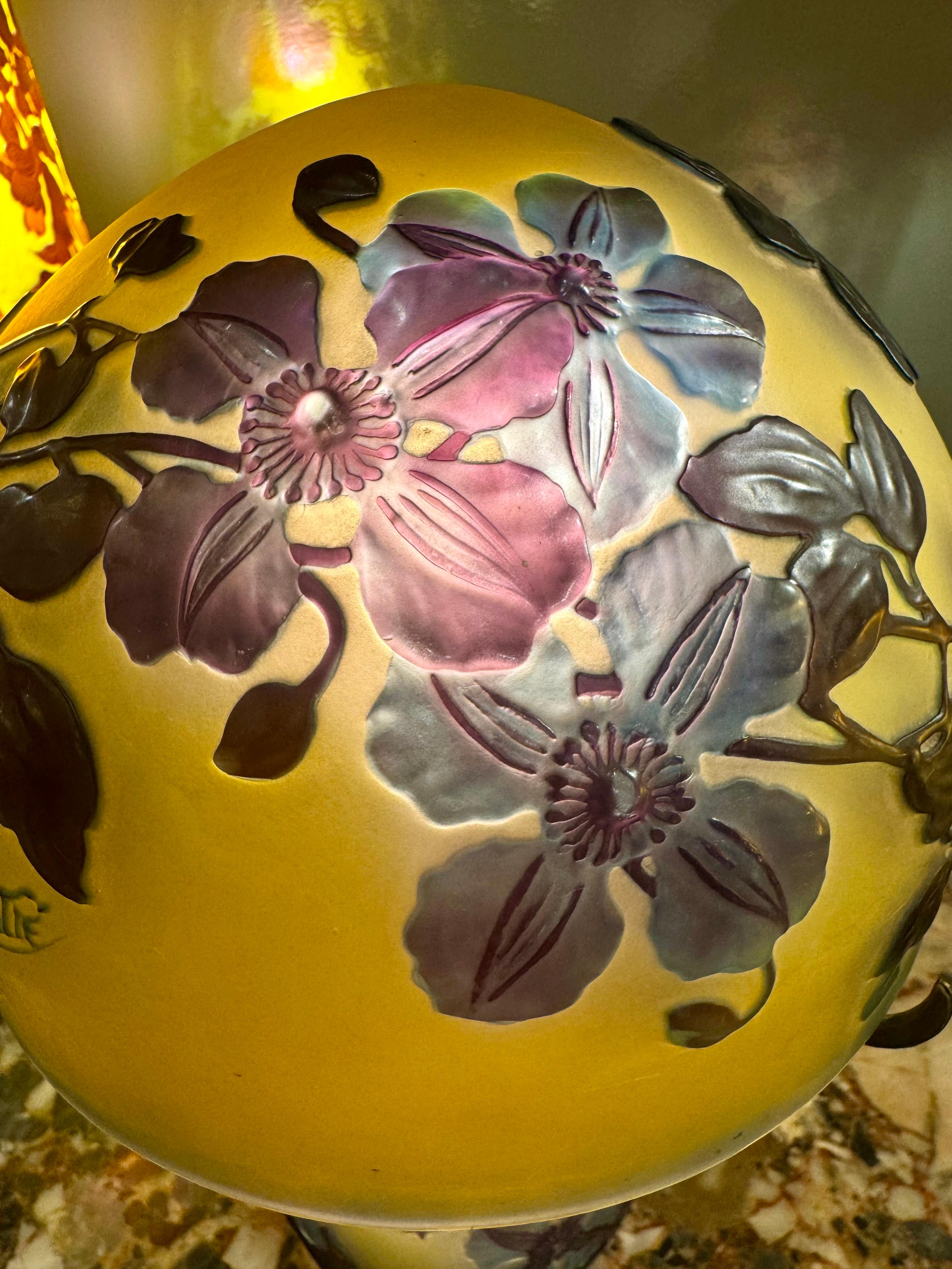Émile Gallé Clematis Table Lamp, 1900 (Art nouveau) im Angebot
