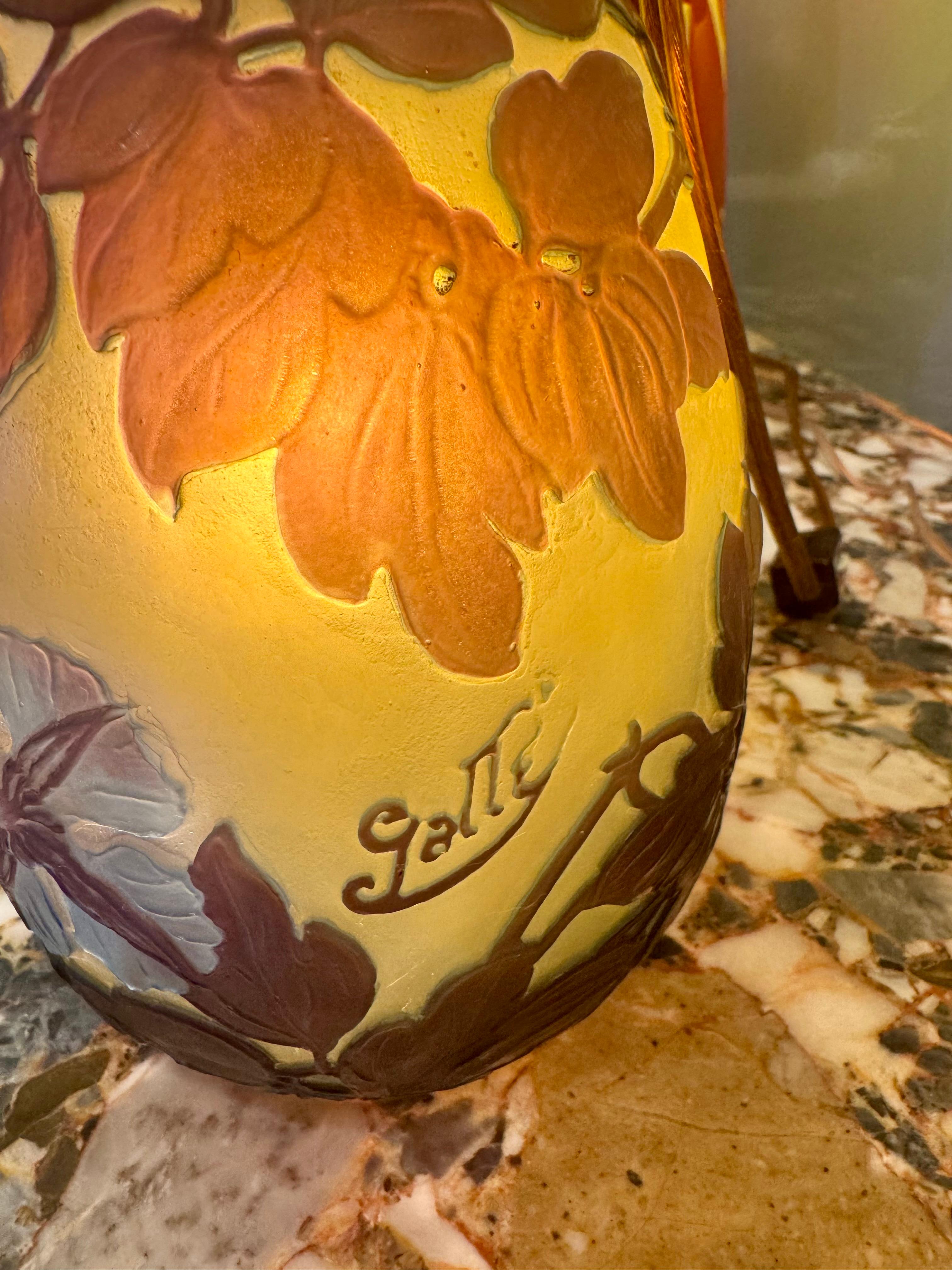 Émile Gallé Clematis Table Lamp, 1900 (Spätes 19. Jahrhundert) im Angebot