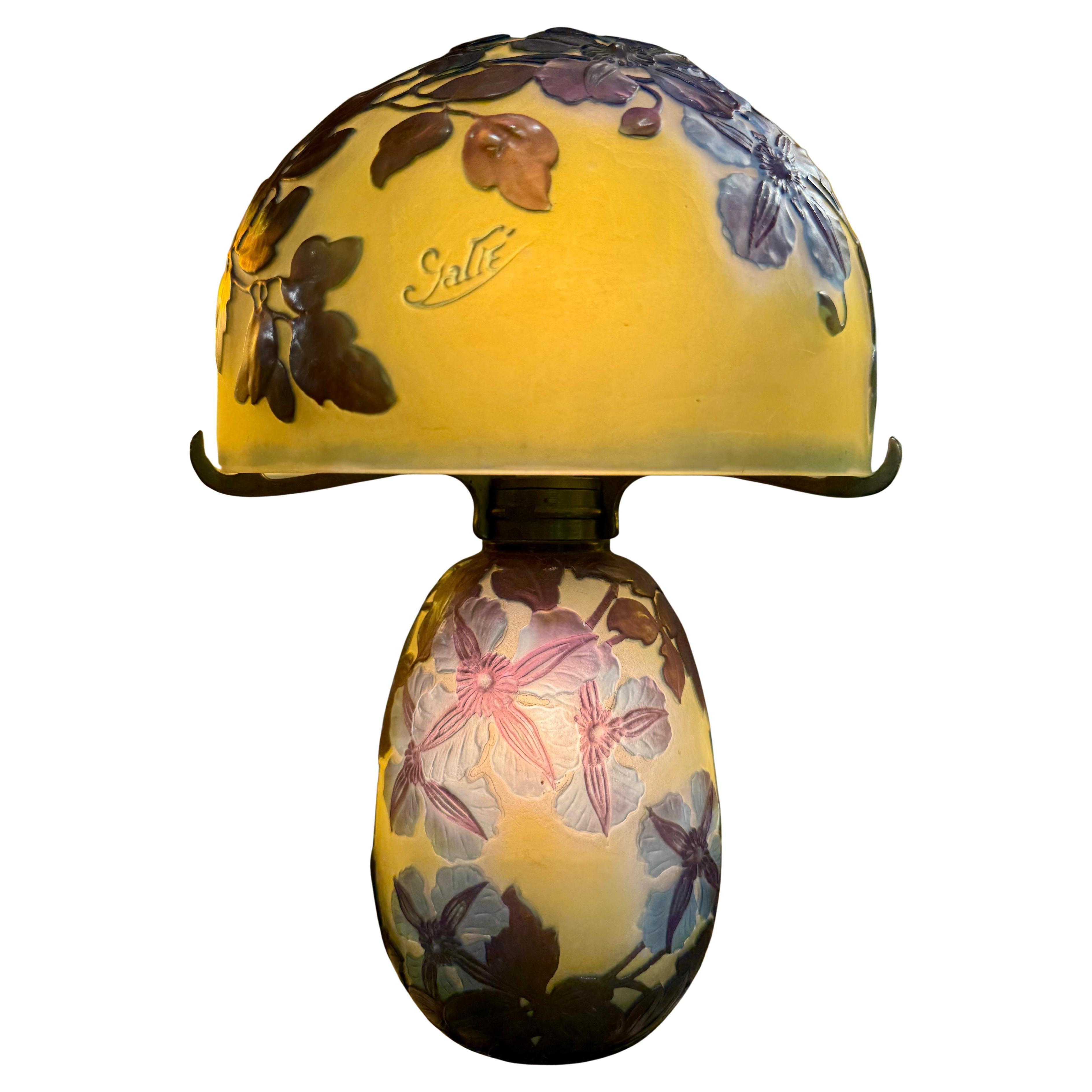 Émile Gallé Clematis Table Lamp, 1900 im Angebot