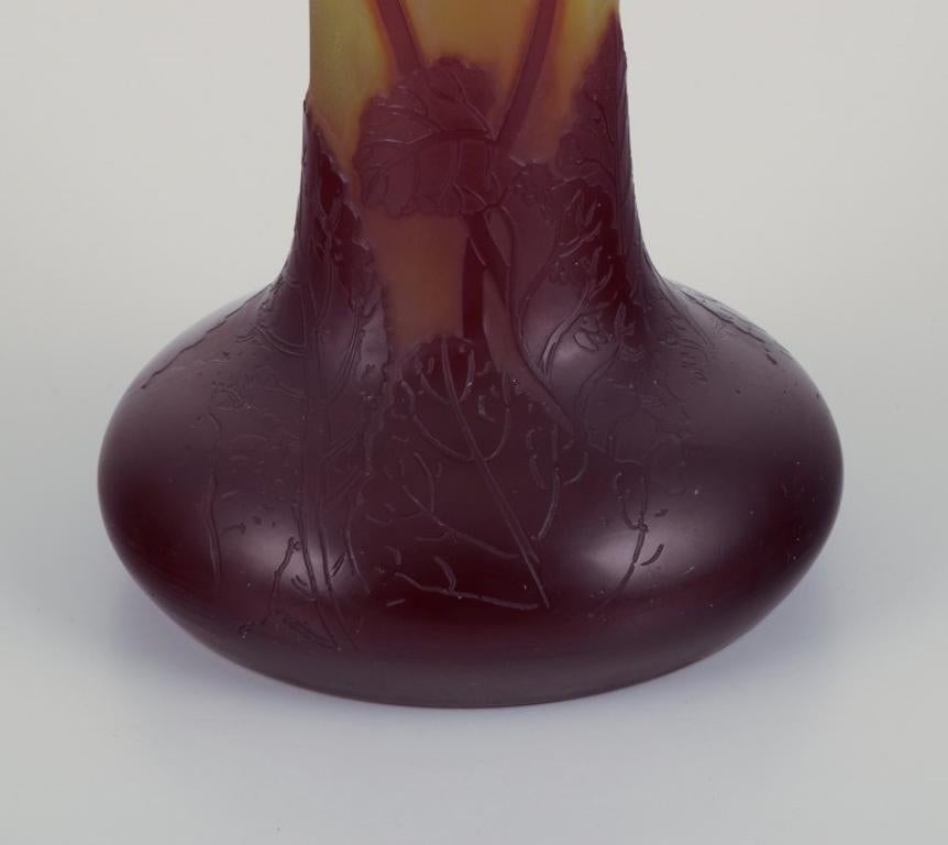 Émile Gallé. Vaso colossale in vetro artistico con motivi floreali. Circa anni '20 In condizioni ottime in vendita a København, Copenhagen