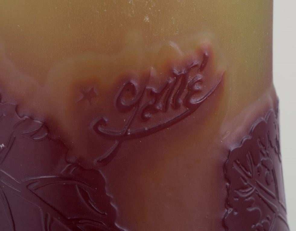 Émile Gallé. Vaso colossale in vetro artistico con motivi floreali. Circa anni '20 in vendita 2