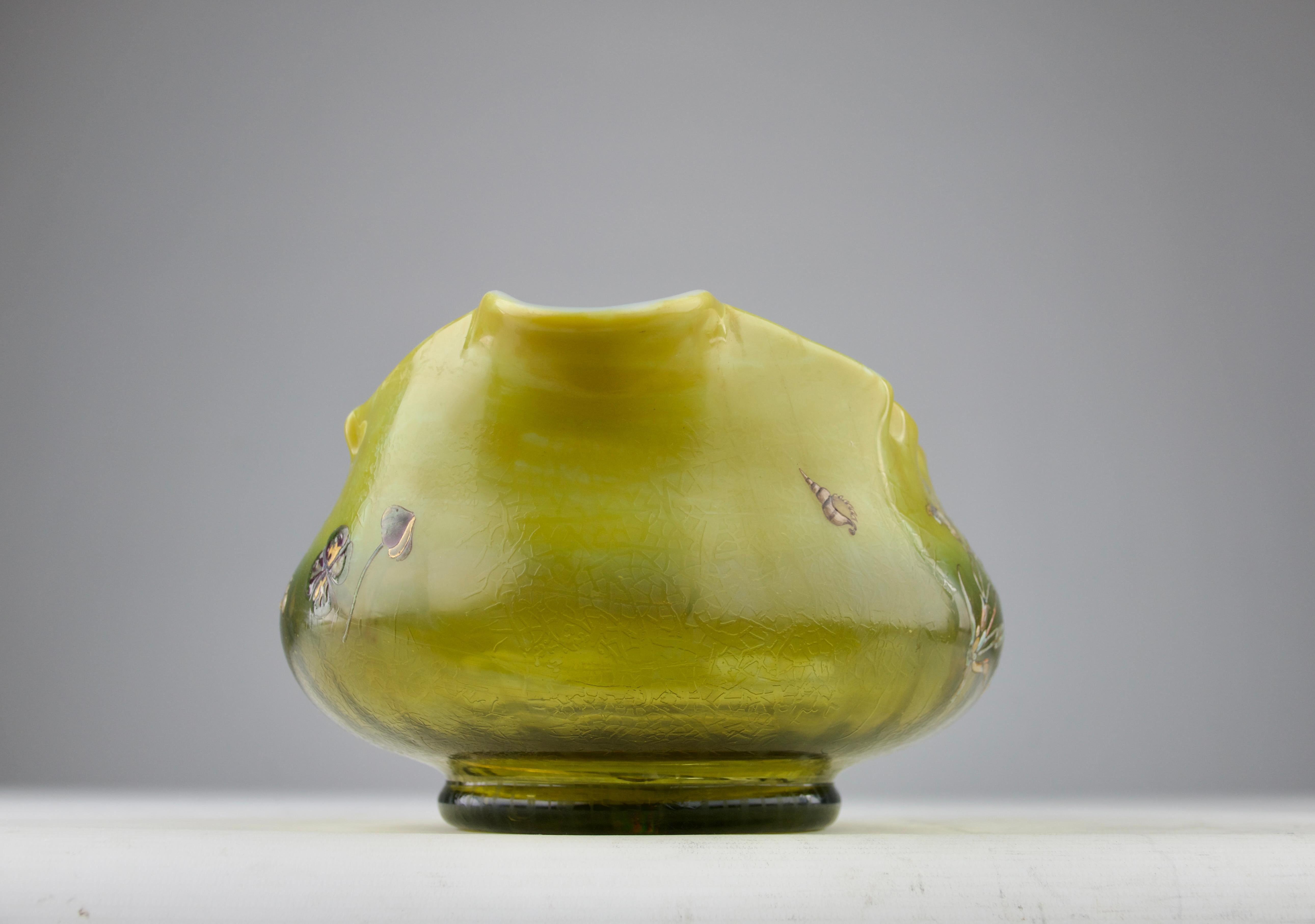 Émile Gallé, Vase Jardinière en verre opalin vert, coquillages et fleurs émaillés en vente 1