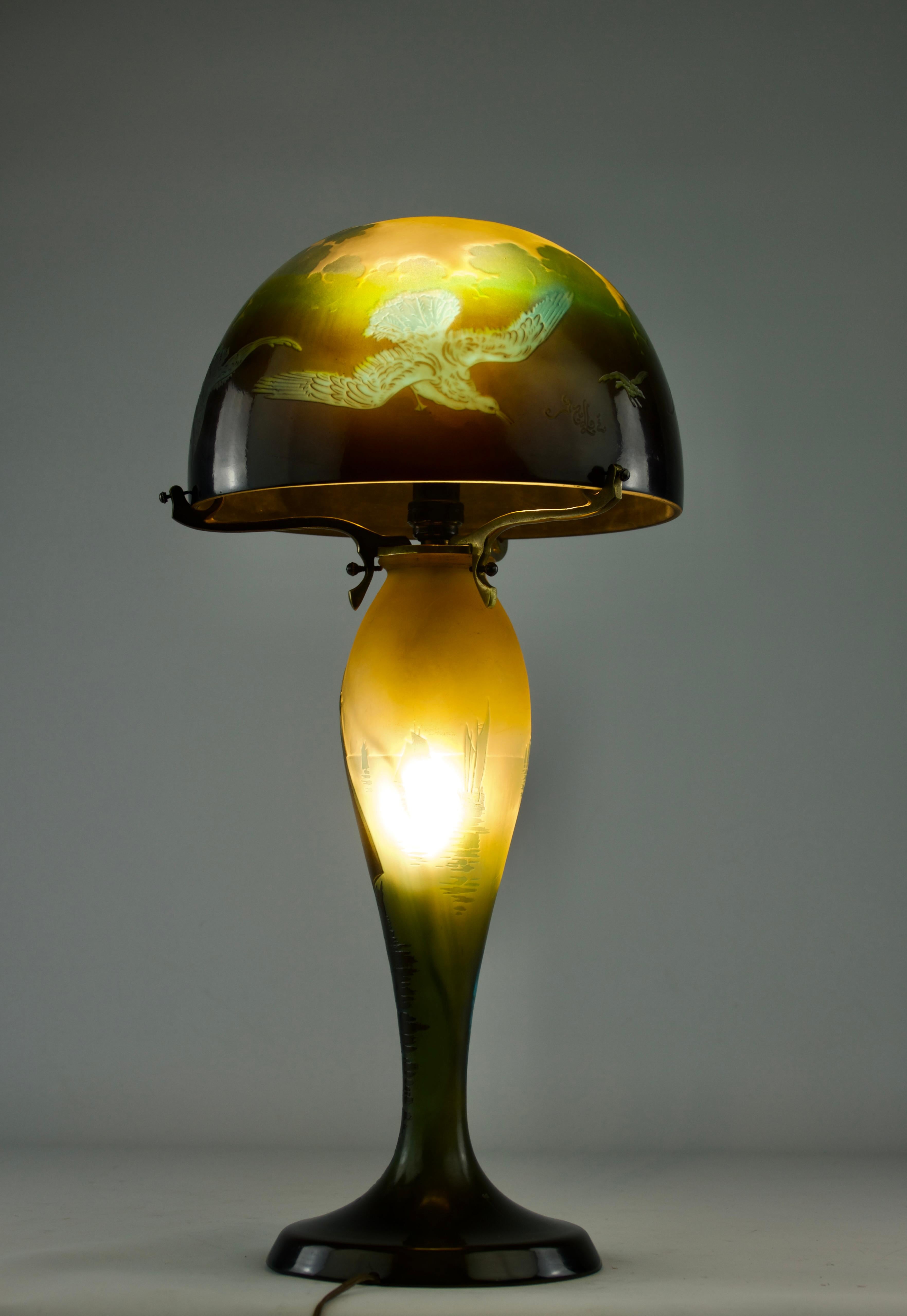 Lampe de table Émile Gallé Establishments, Seagulls and Sailors, France 1920 en vente 6