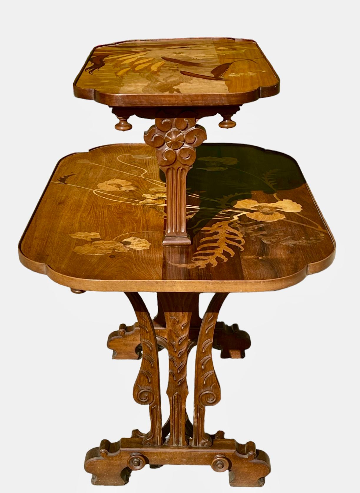 20ième siècle Émile GALLÉ - Exceptionnelle table à thé en marqueterie en vente