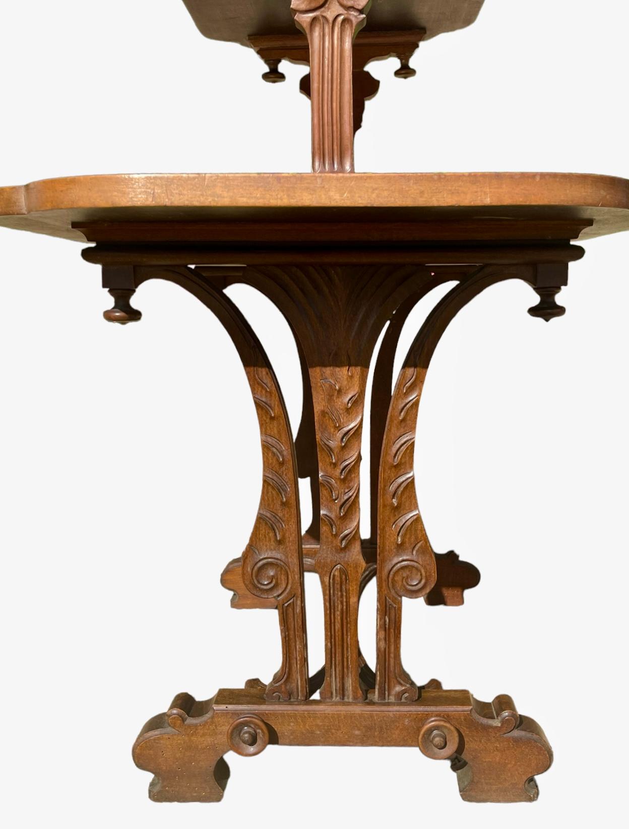 Émile GALLÉ - Exceptionnelle table à thé en marqueterie en vente 1