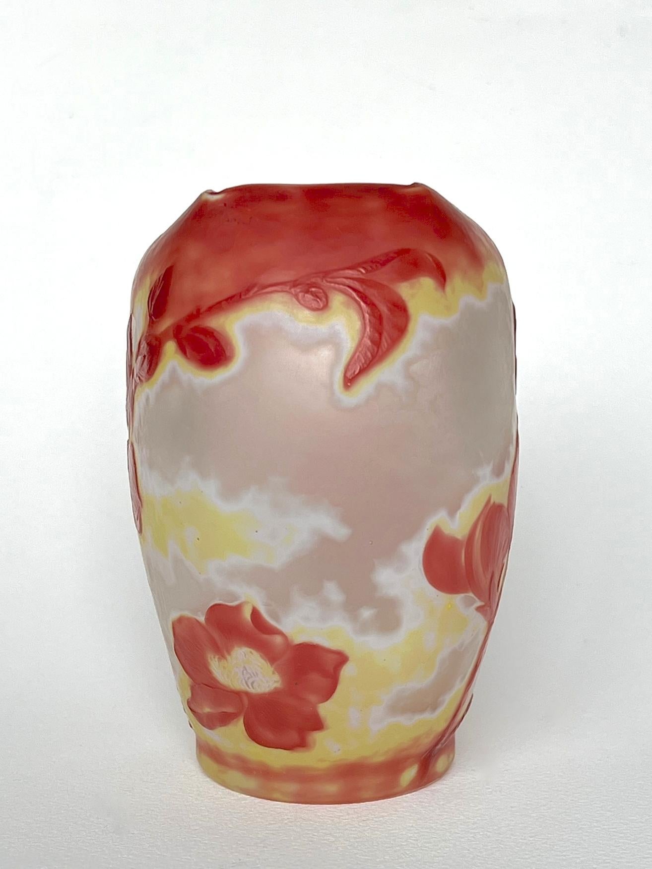 Early 20th Century Émile Gallé  - Exquisite Art Nouveau  'Magnolia' Cameo Glass Vase