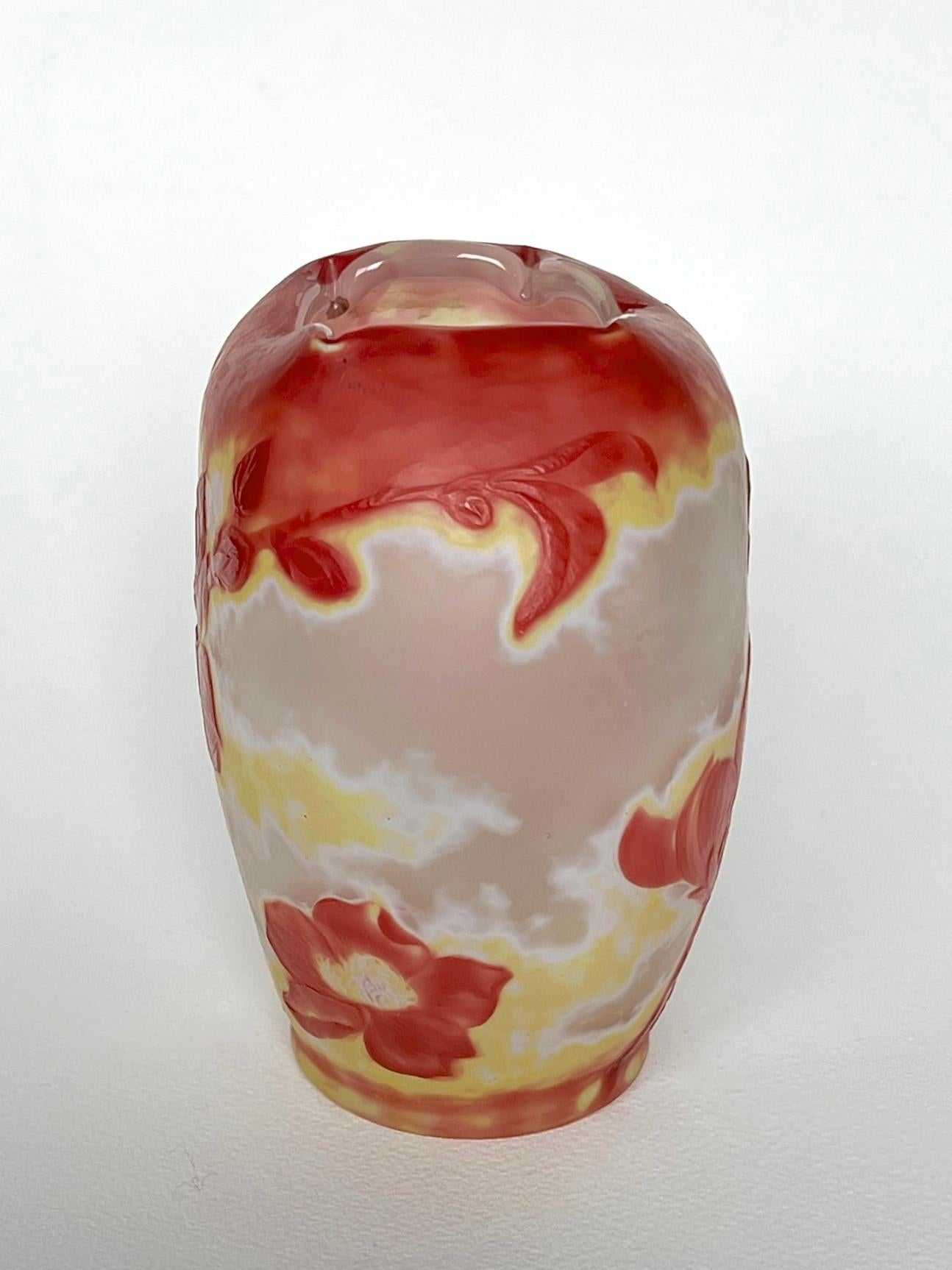 Émile Gallé  - Exquisite Art Nouveau  'Magnolia' Cameo Glass Vase 1
