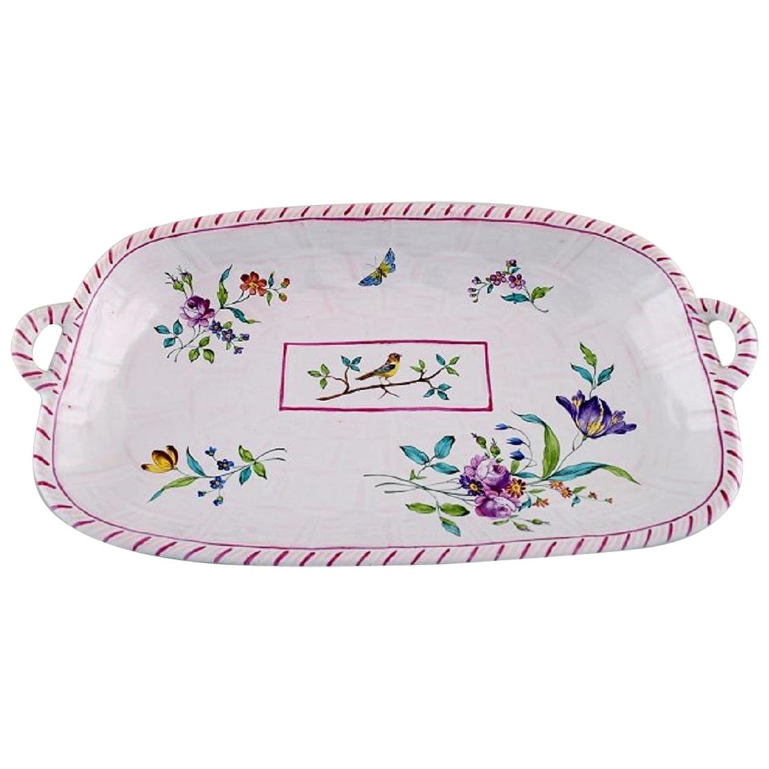 Emile Gallé per St. Clement, Piatto su quattro piedi in maiolica dipinta a mano, anni '70 del XIX secolo