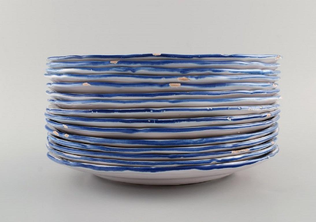 Emile Gallé per A. Clement, Nancy, 15 piatti antichi in maiolica dipinti a mano In condizioni buone in vendita a Copenhagen, DK