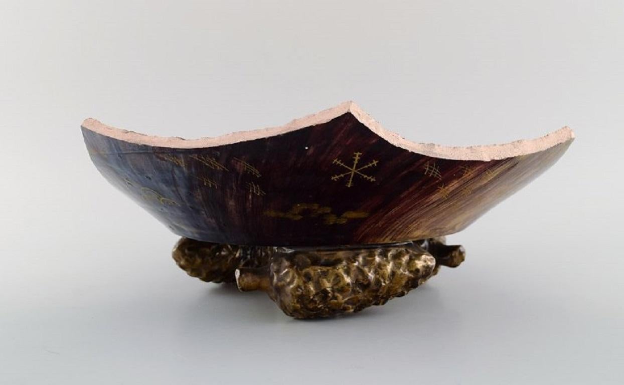 Emile Gallé for St. Clement, Nancy. Antique art nouveau bowl in hand-painted faience with feet shaped like spruce cones. 
Approx. 1880.
Measures: 32 x 26 x 12 cm.
Damaged with large chips.
Signed.
