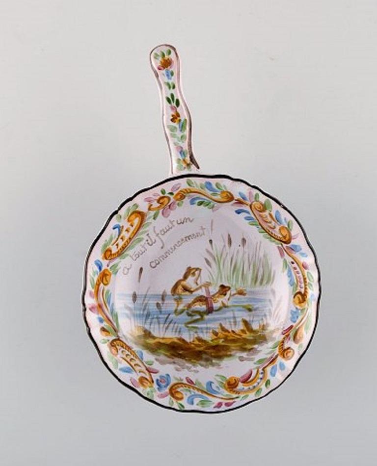 Emile Gallé for St. Clement, Nancy. Antique bowl with a handle on three feet in hand painted faience with frogs, 1870s-1980s.
Measures: 15.5 x 5 cm.
In excellent condition.
Signed.