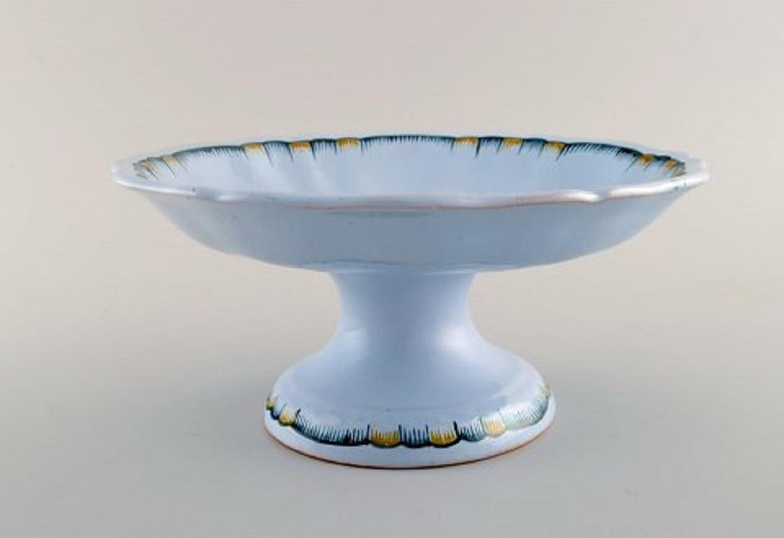 Emile Gallé for St. Clement, Nancy. Antique compote in hand painted faience with a motif of a rooster, 1870s-1880s.
Measures: 23.5 x 10.5 cm.
Signed.
In excellent condition.