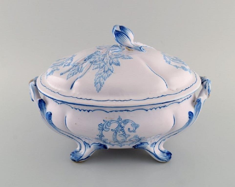 Emile Gallé for St. Clement, Nancy. 
Antique lidded tureen in hand-painted faience. 1870s / 80s.
Measures: 30 x 21 x 20 cm.
In good condition. Chip on one foot and small glaze peels.
Signed.