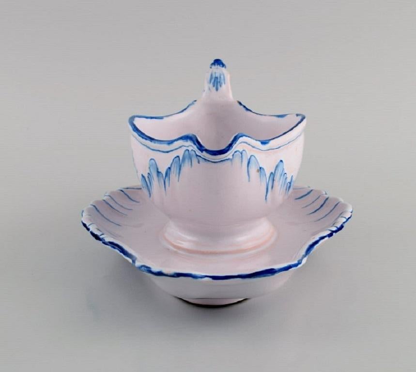 Dipinto a mano Emile Gallé per St. Clement, Nancy, antica salsiera in maiolica dipinta a mano in vendita