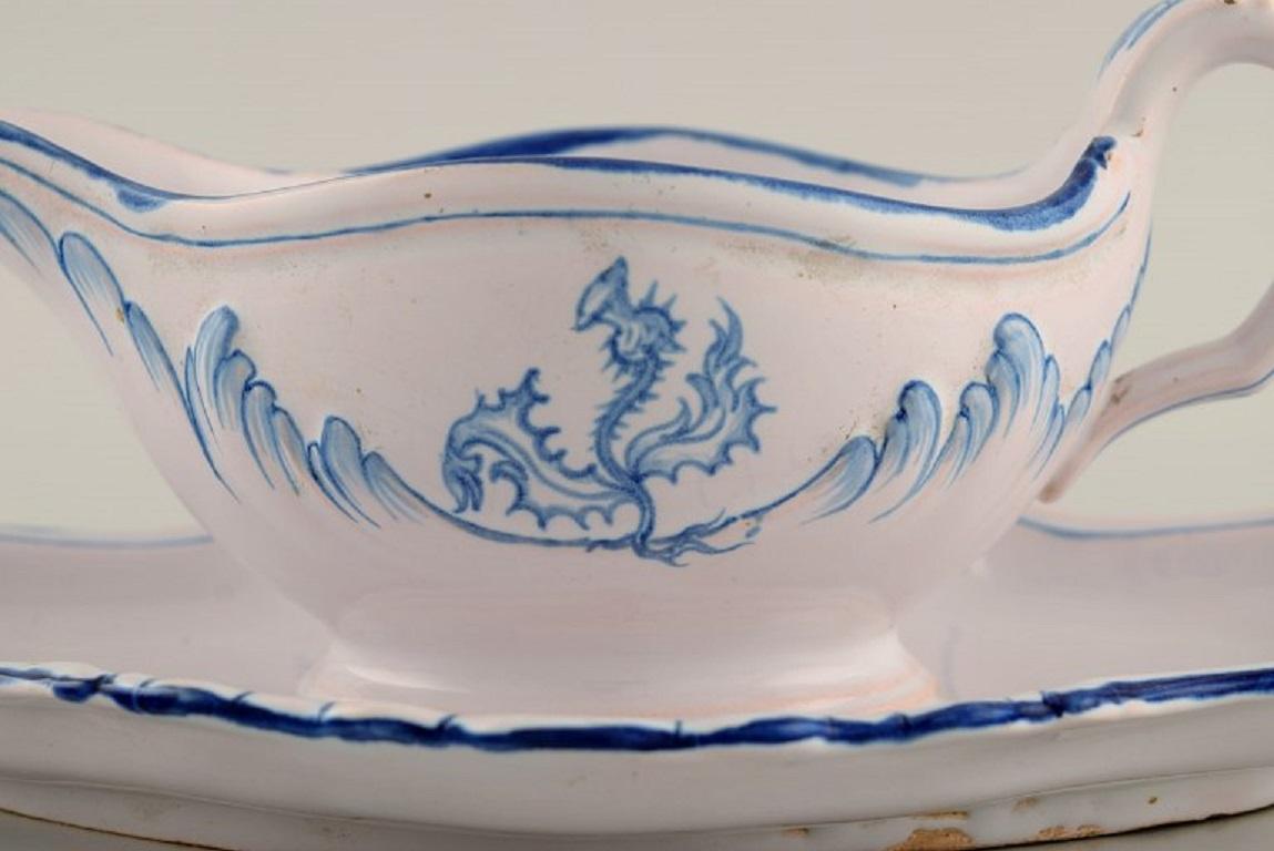 Emile Gallé per St. Clement, Nancy, antica salsiera in maiolica dipinta a mano In condizioni ottime in vendita a Copenhagen, DK