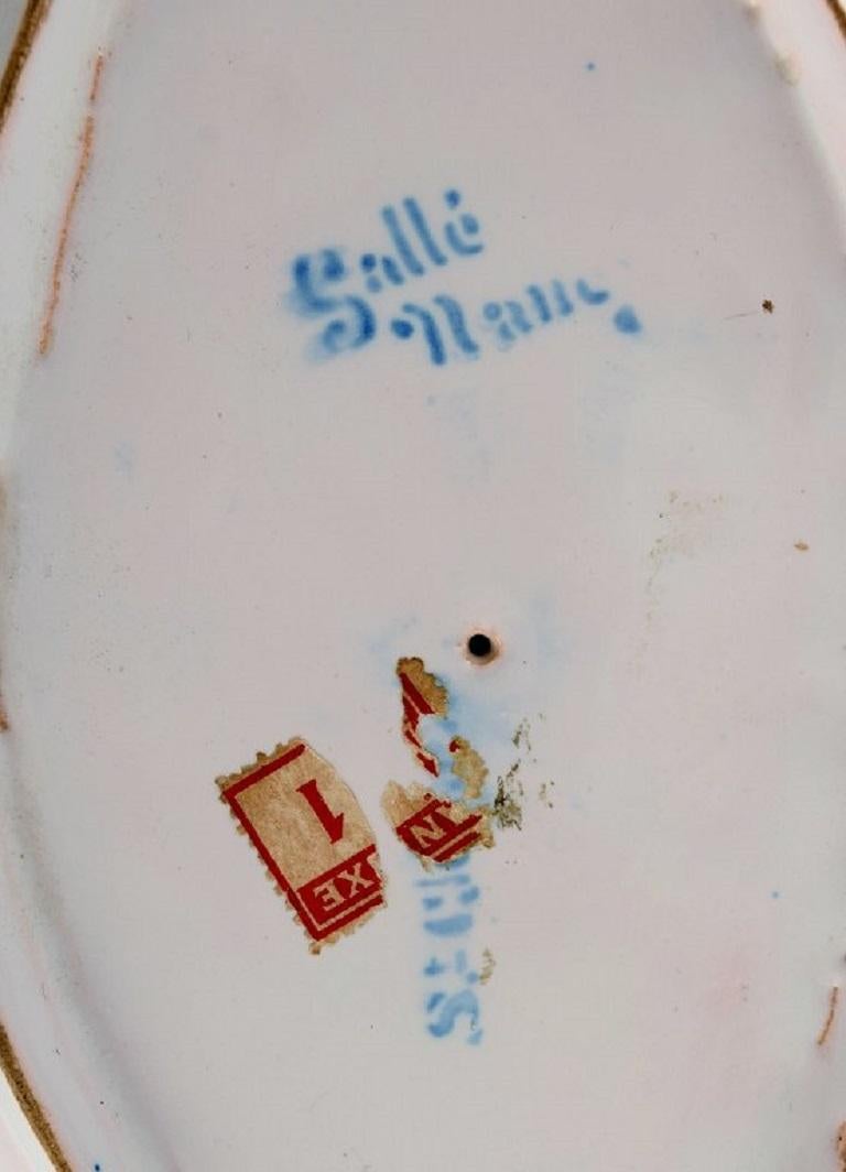 Fine XIX secolo Emile Gallé per St. Clement, Nancy, antica salsiera in maiolica dipinta a mano in vendita