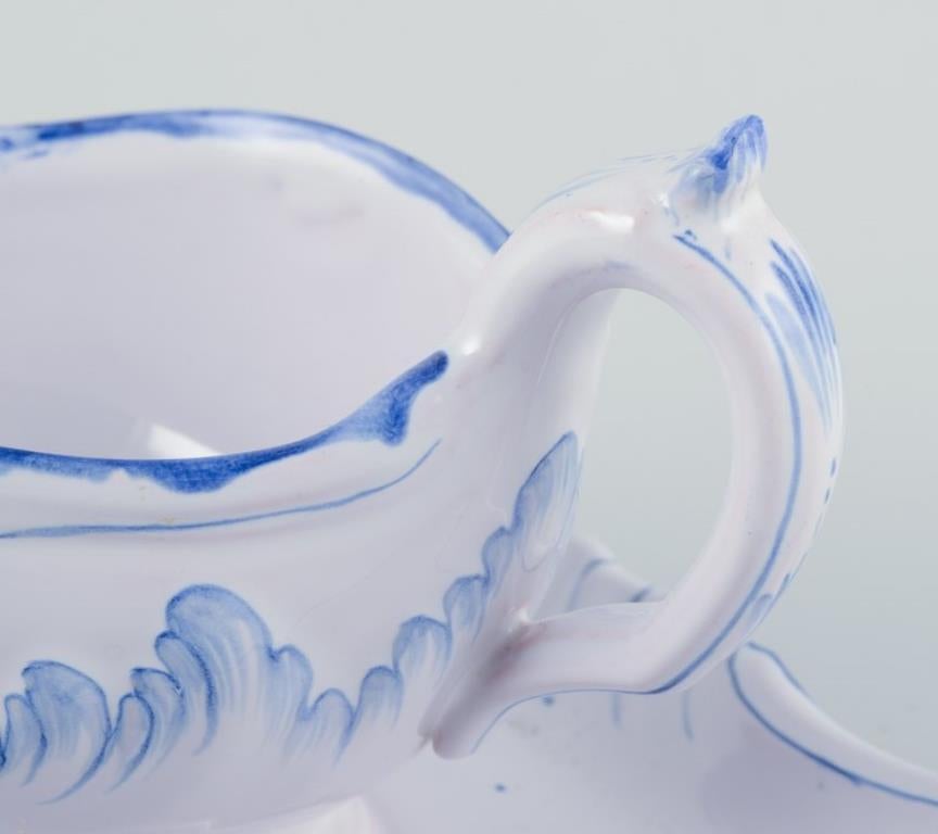Emile Gallé for St Clement, Nancy. Sauce boat on base in earthenware In Excellent Condition For Sale In København, Copenhagen