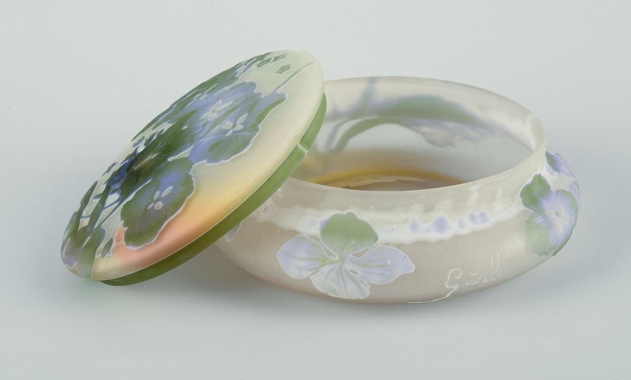 Emile Gallé, France. Rare glass bonbonniere / lidded jar, with floral motif. 1