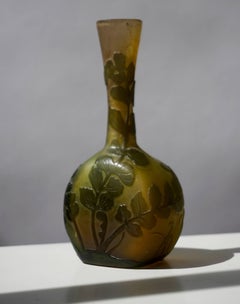 Vaso in vetro con cammeo Art Nouveau francese di Emile Gallé