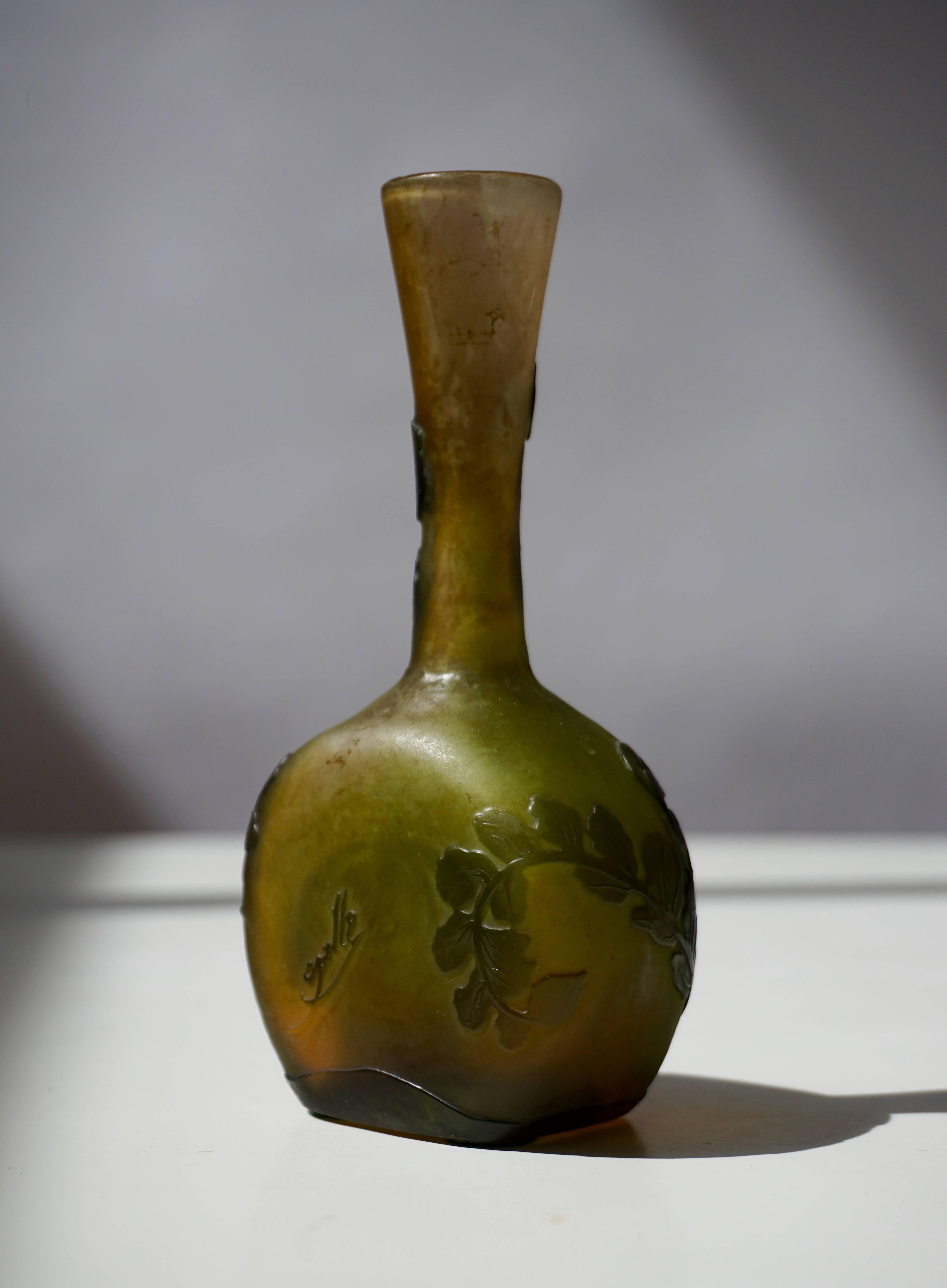 Emile Gallé Vase en verre camée Art nouveau français Bon état - En vente à Antwerp, BE