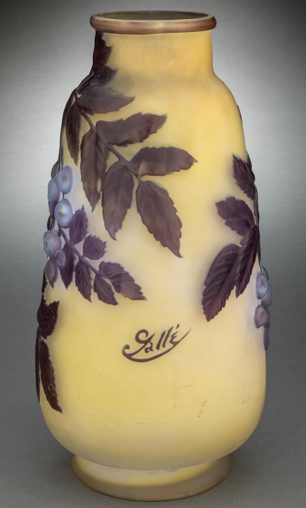 Emile Galle French Art Nouveau Soufflé Berry Vase For Sale 4