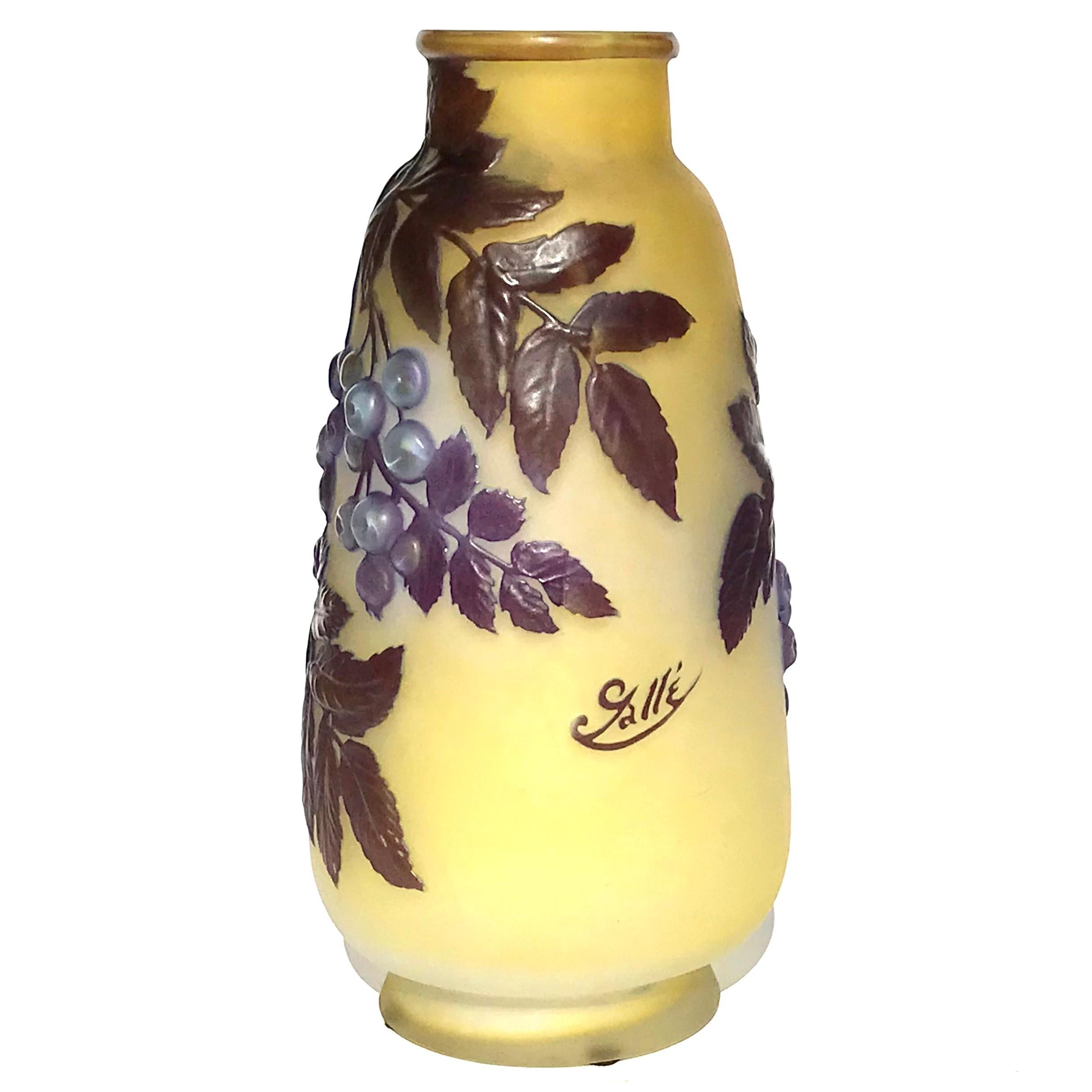 Early 20th Century Emile Galle French Art Nouveau Soufflé Berry Vase For Sale