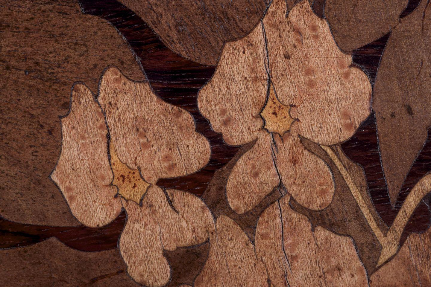Emile Gallé, French glass artist and designer.  Large tray in fruitwood. For Sale 2