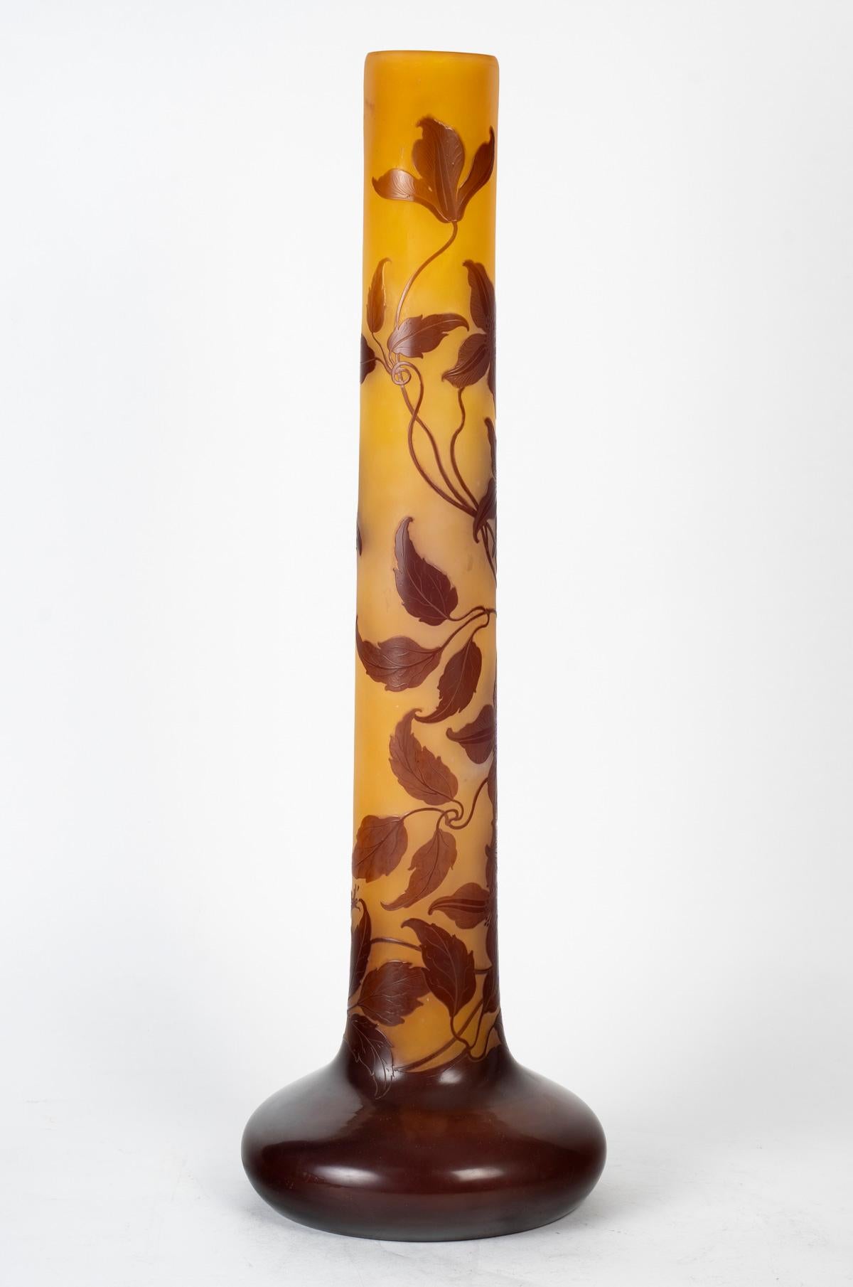 20th Century émile Gallé - Large Tube Vase Called “elephant Foot” With Clematis, Art Nouveau For Sale